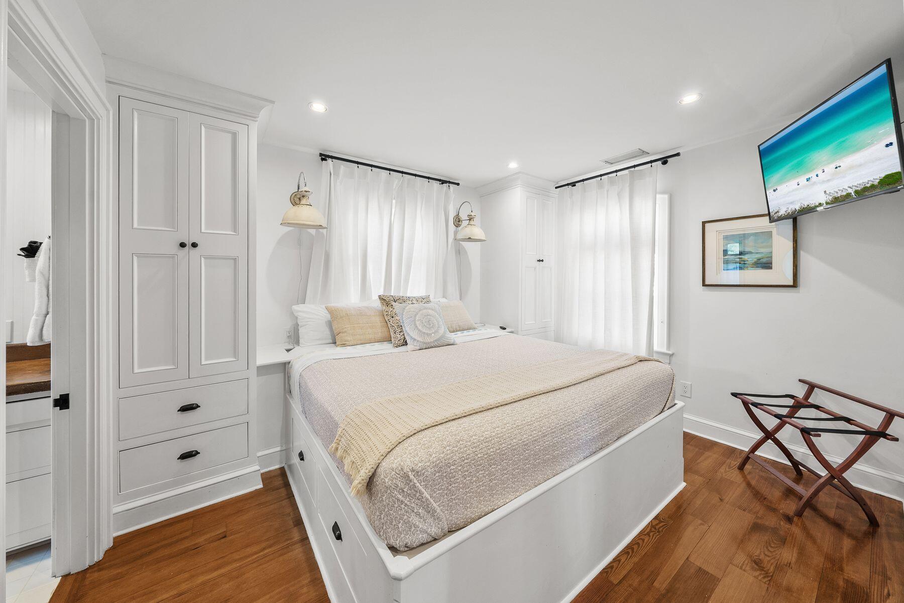 122 W Kingston Road