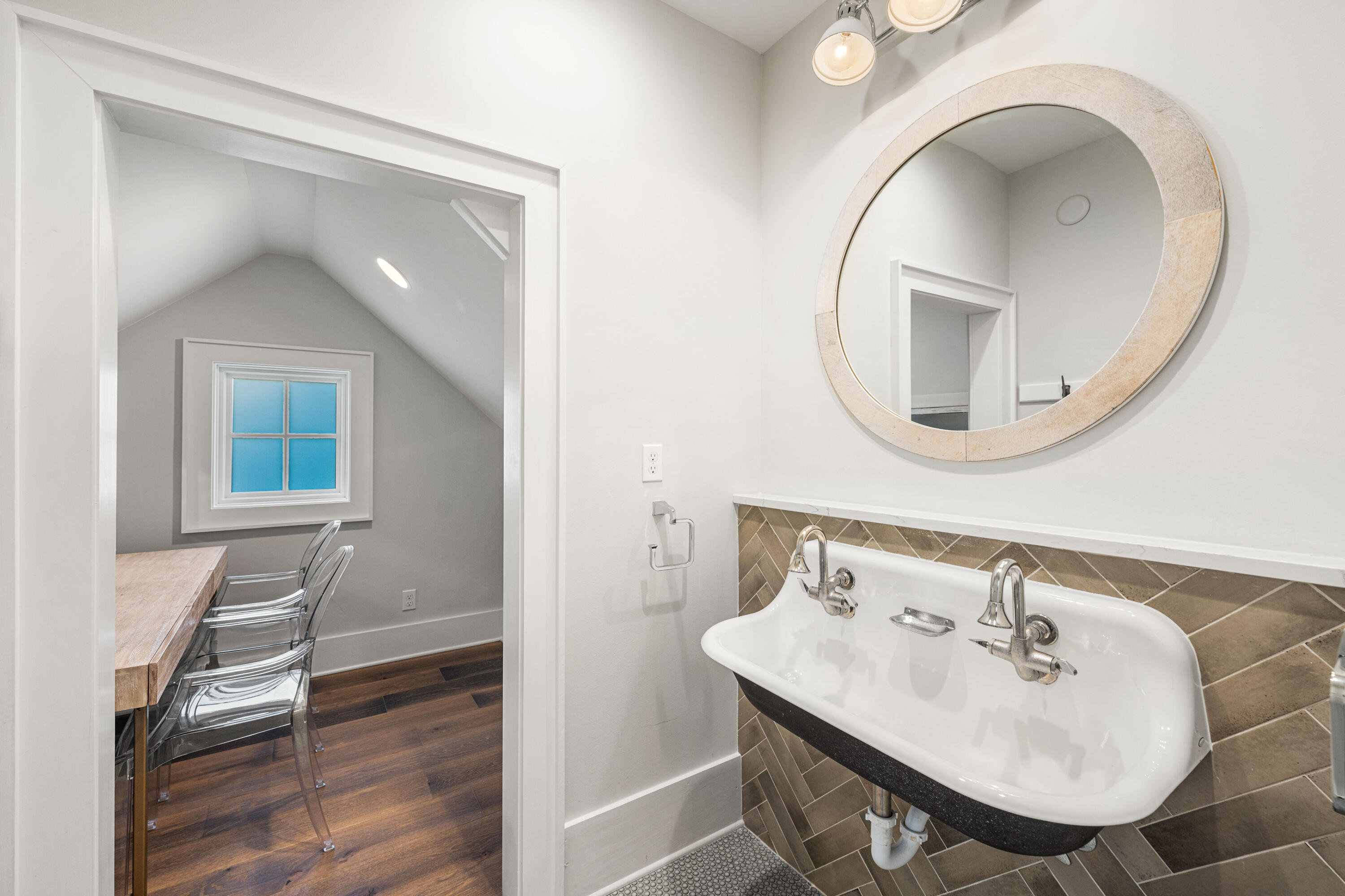 41 Compass Point Way