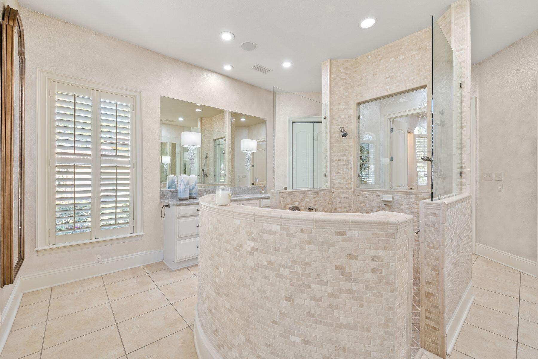 2987 Bay Villas Court