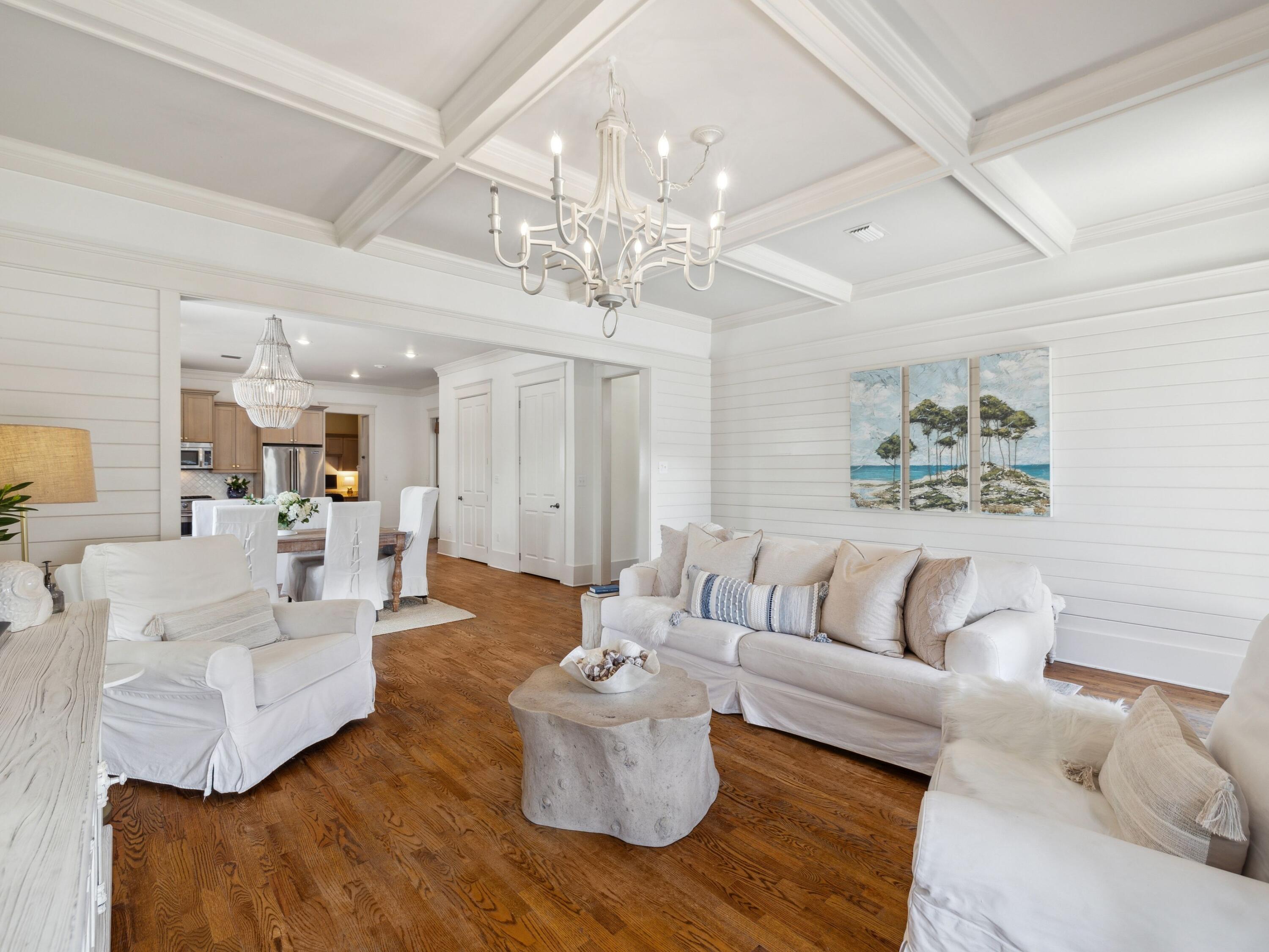 38 White Cliffs Boulevard