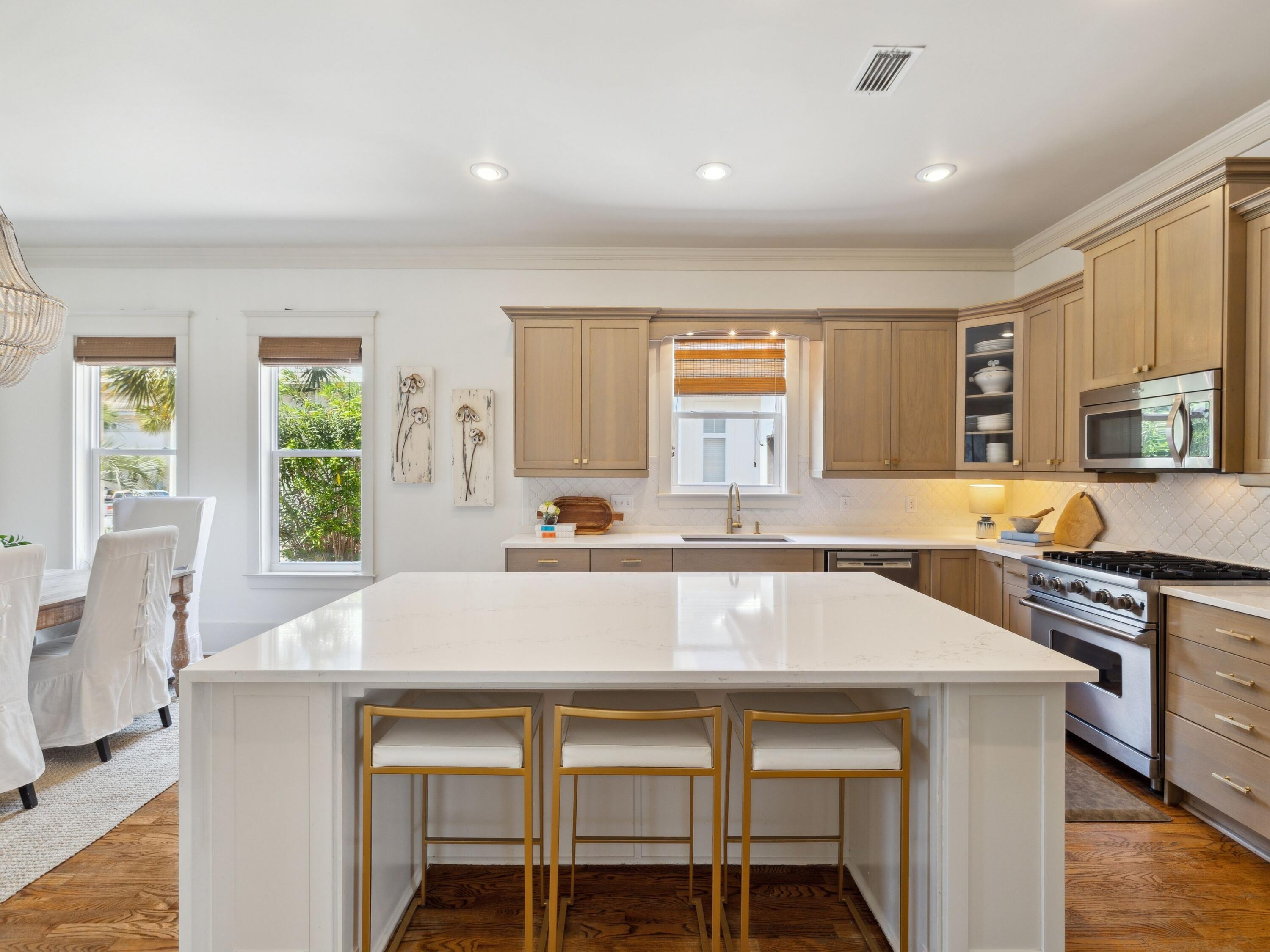 38 White Cliffs Boulevard