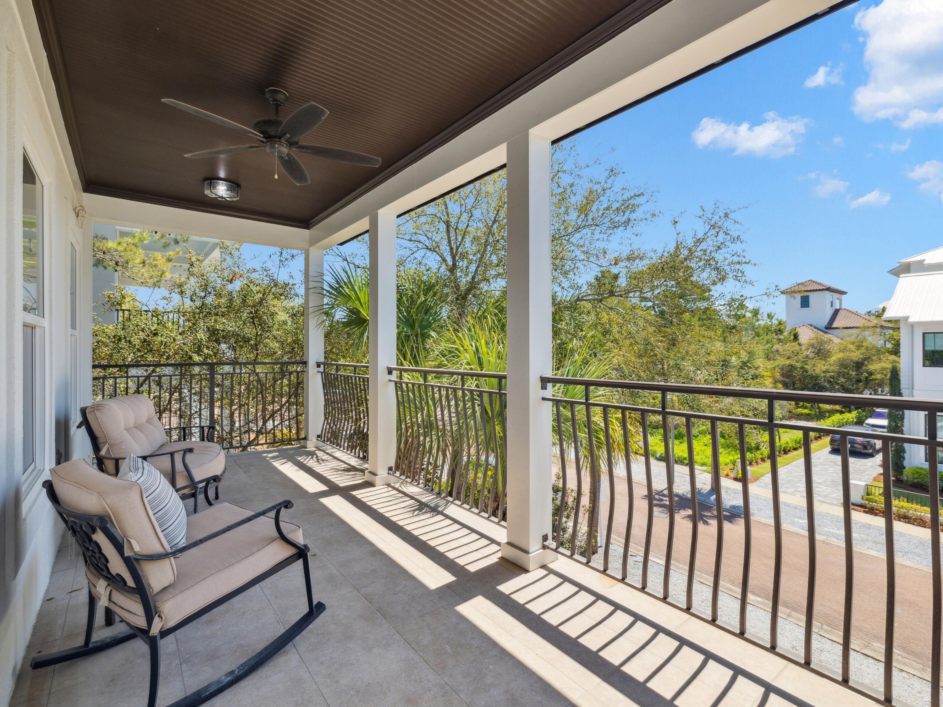 38 White Cliffs Boulevard