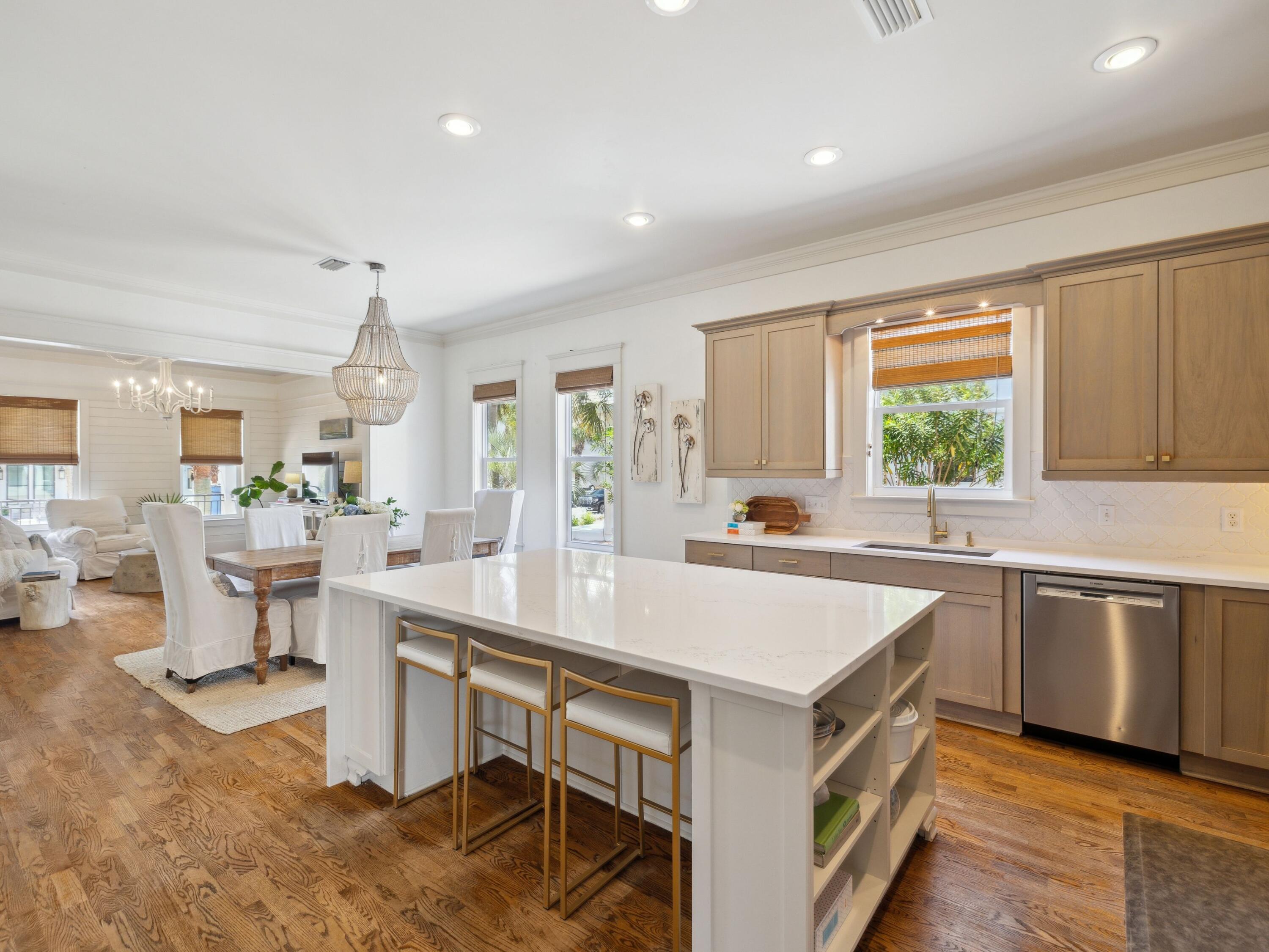 38 White Cliffs Boulevard
