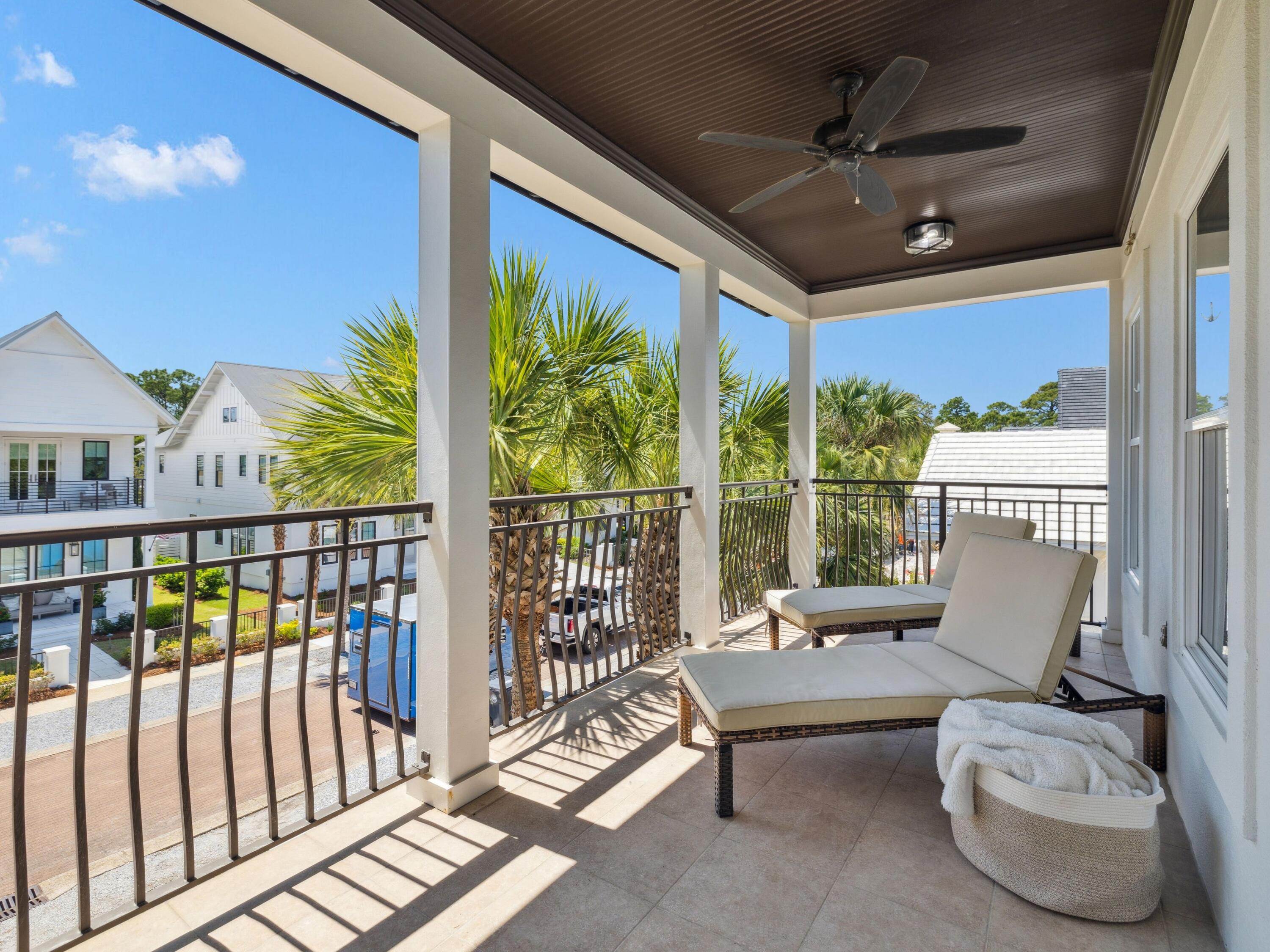 38 White Cliffs Boulevard