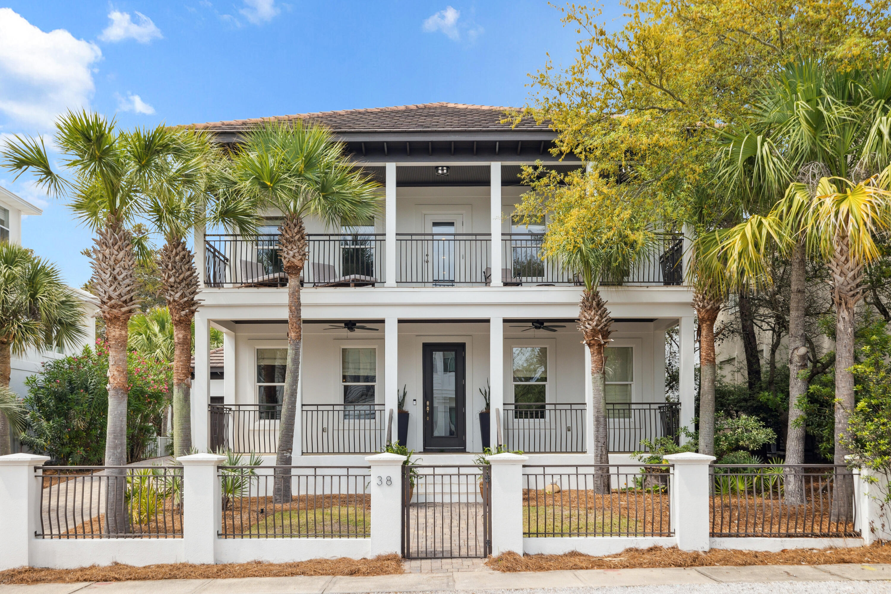 38 White Cliffs Boulevard