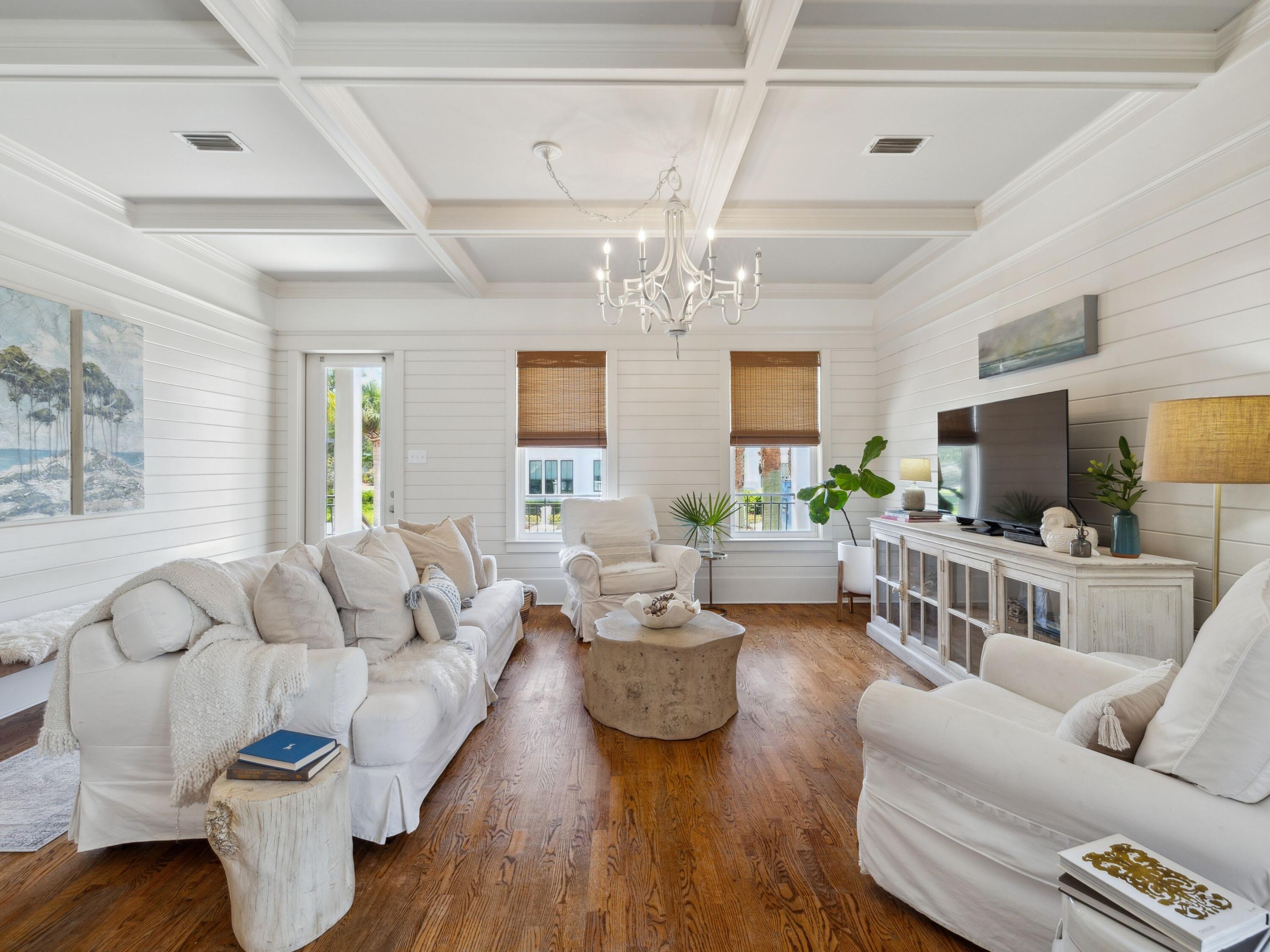 38 White Cliffs Boulevard