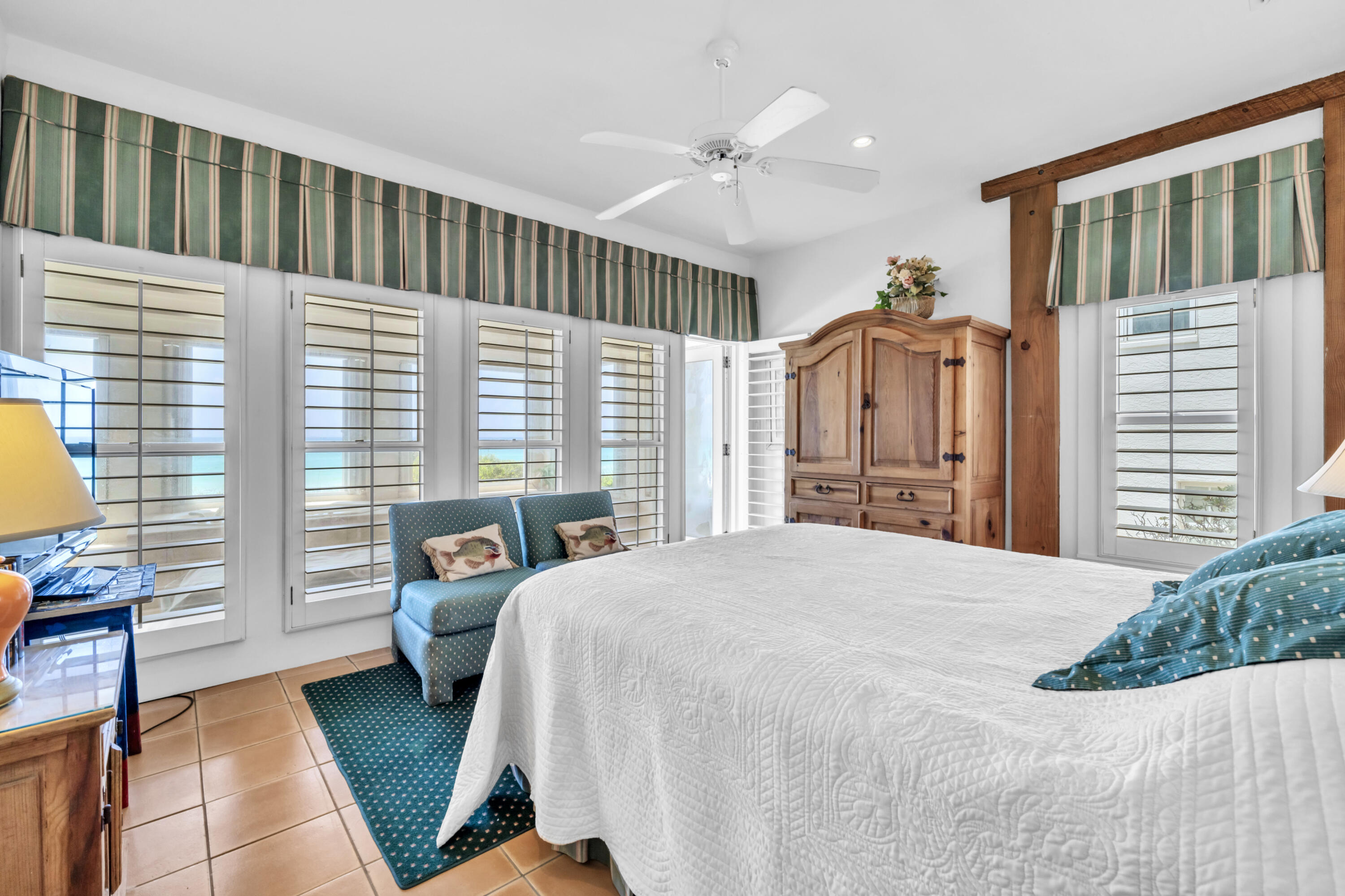 5055 W County Hwy 30A 1016