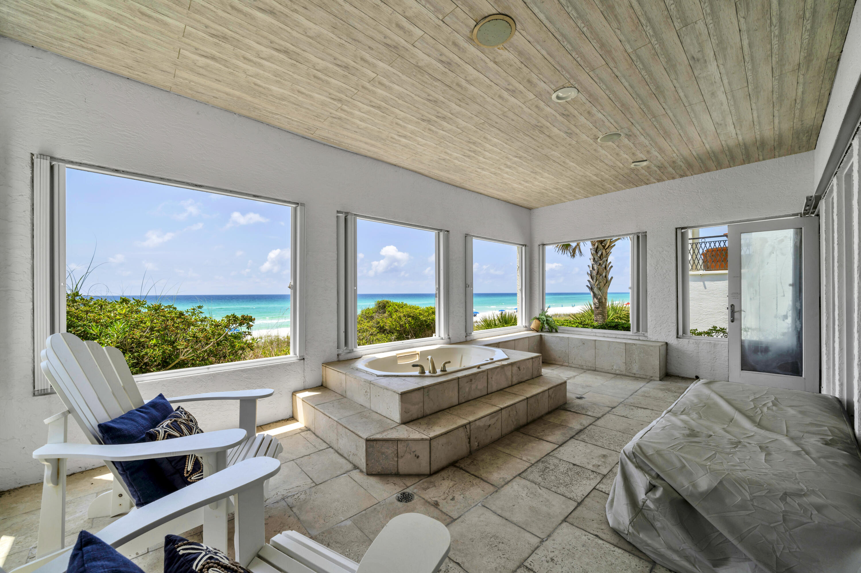 5055 W County Hwy 30A 1016