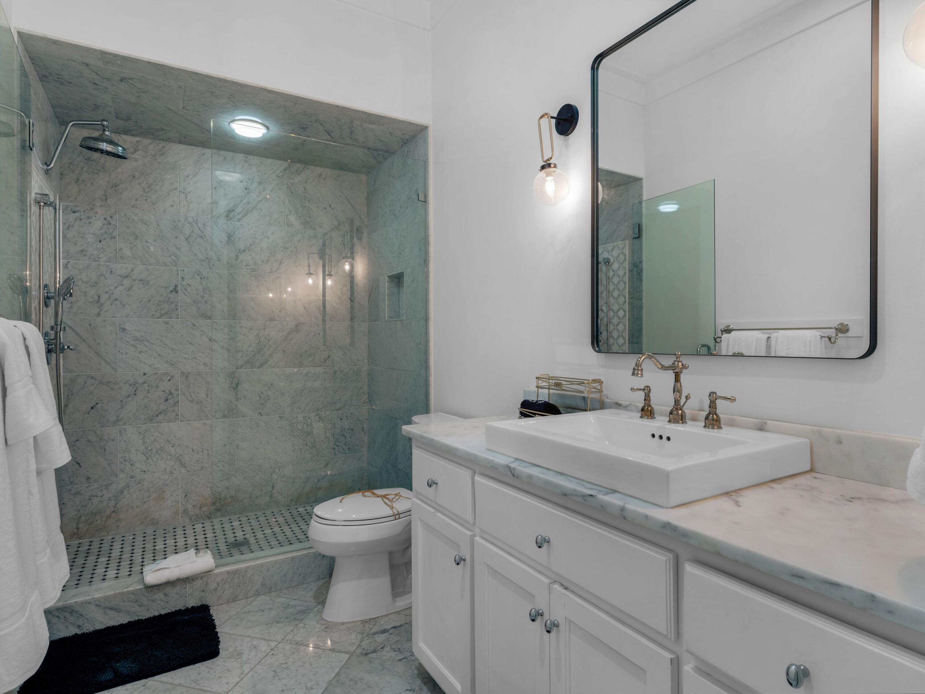 5231 E County Hwy 30A, UNIT B