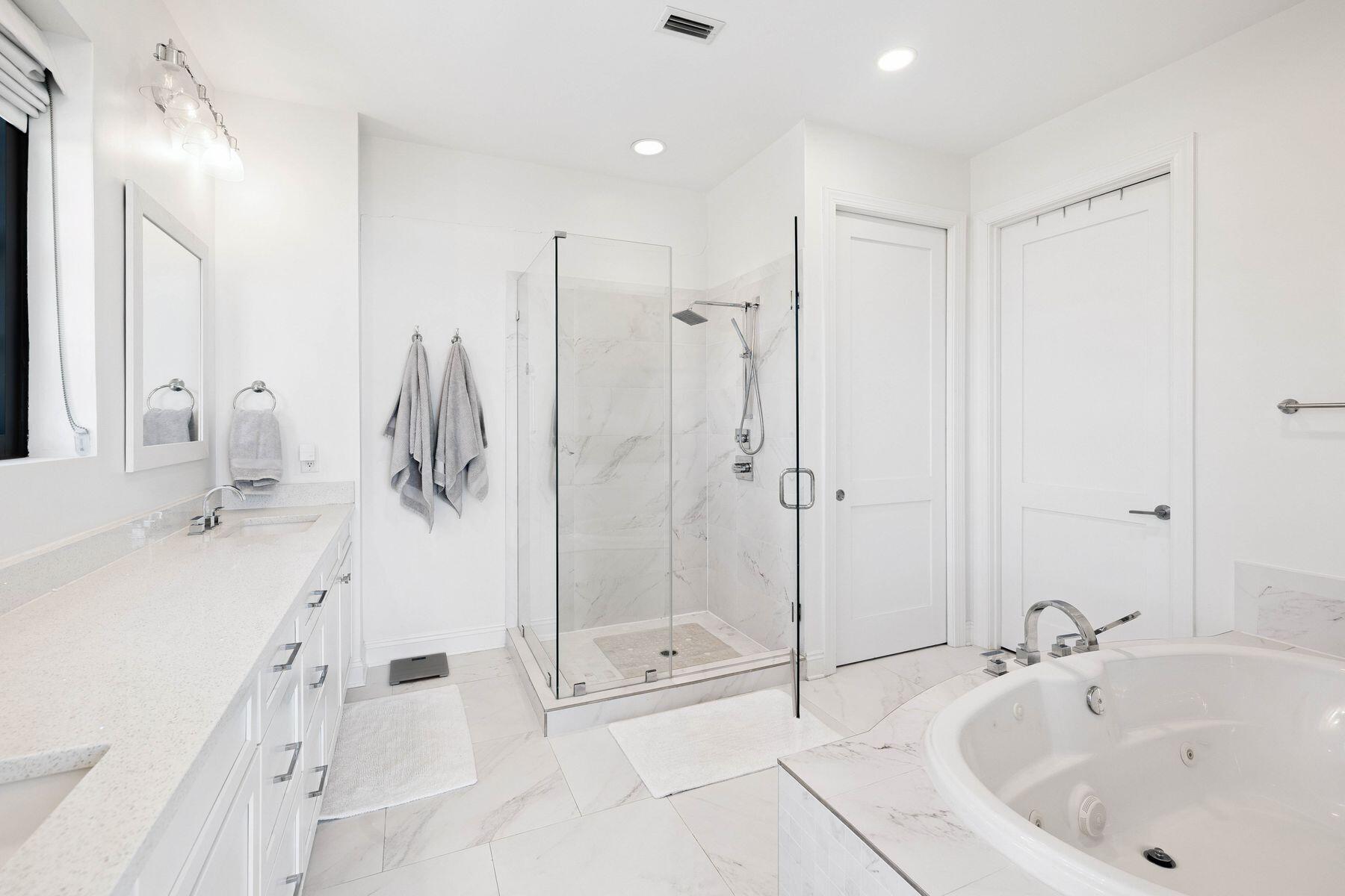 4463 W County Hwy 30A 400