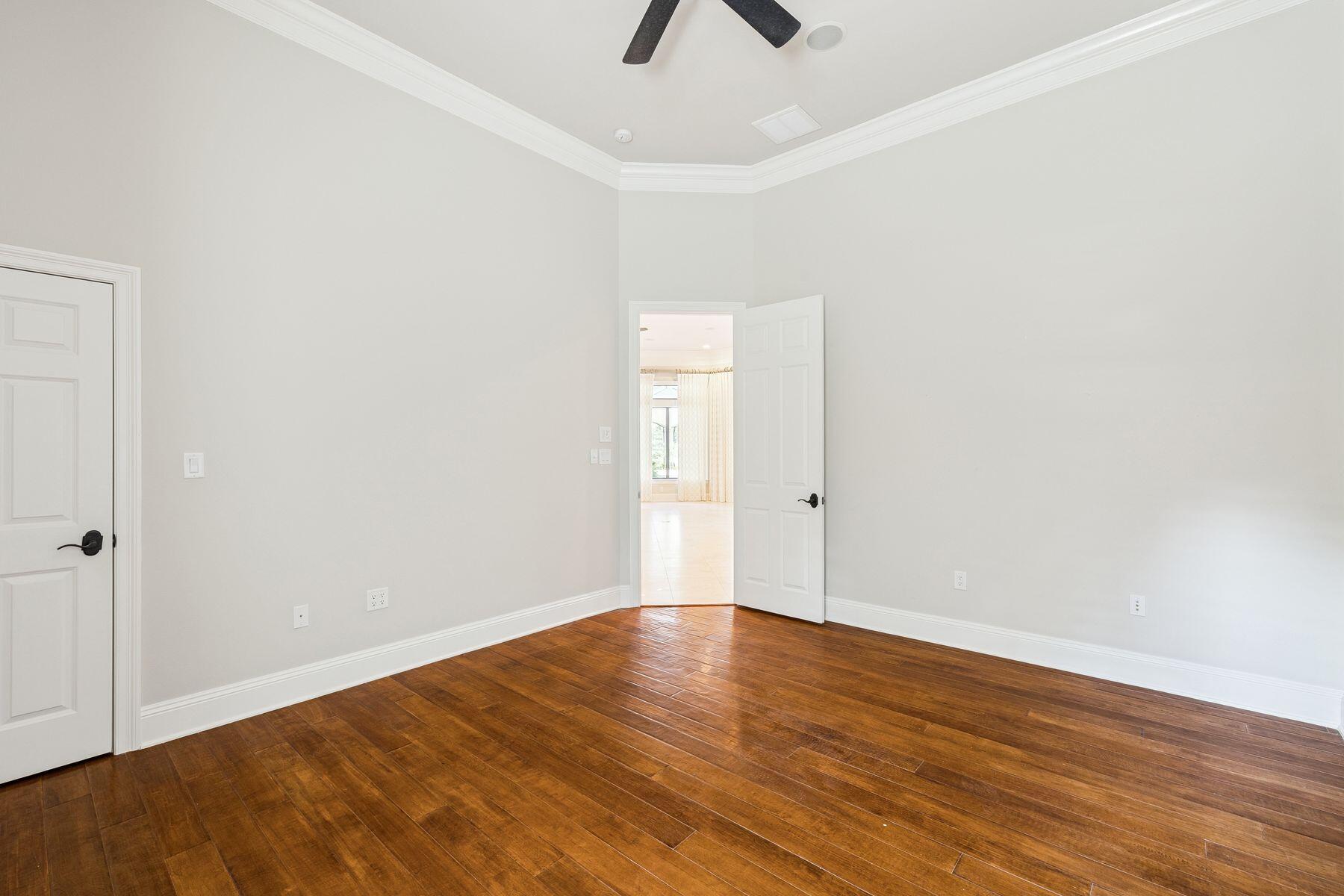 3400 Ravenwood Lane