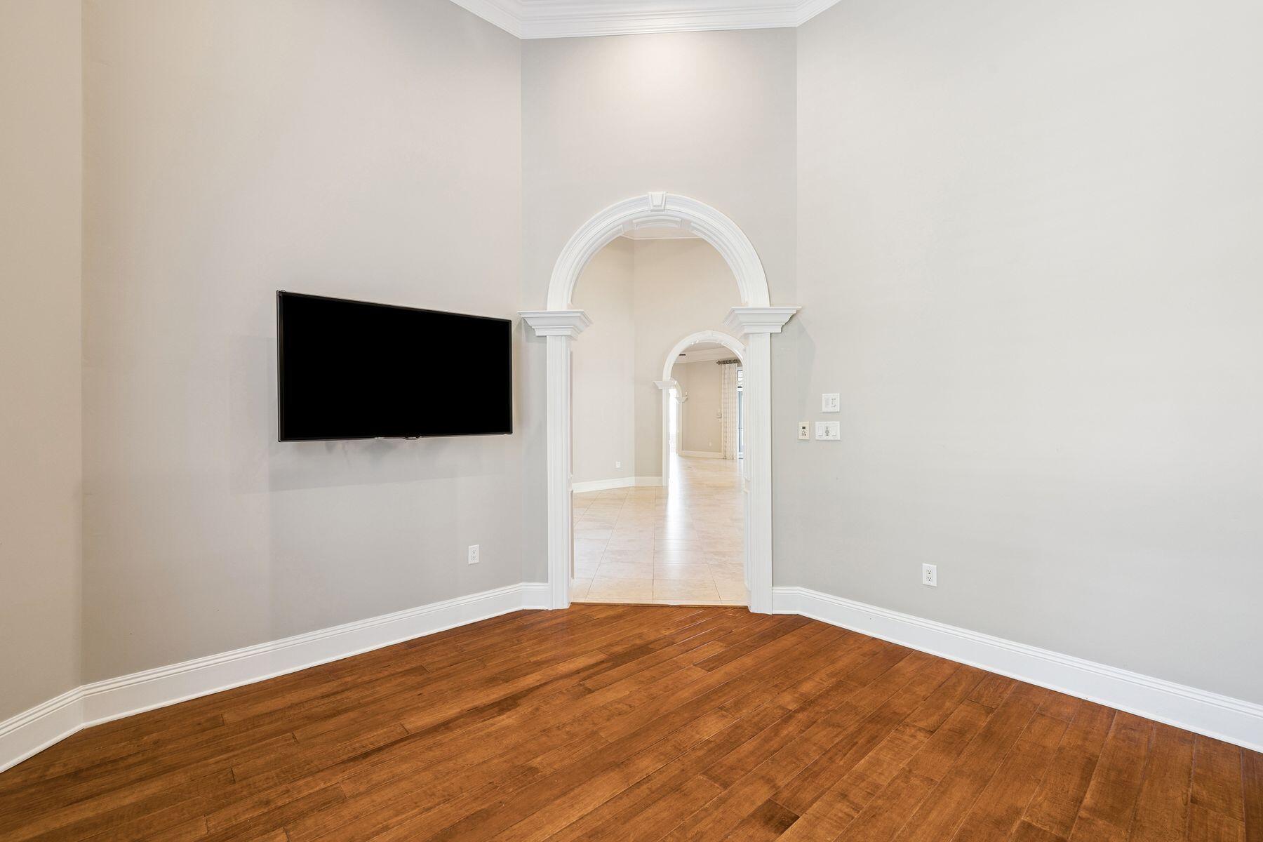 3400 Ravenwood Lane