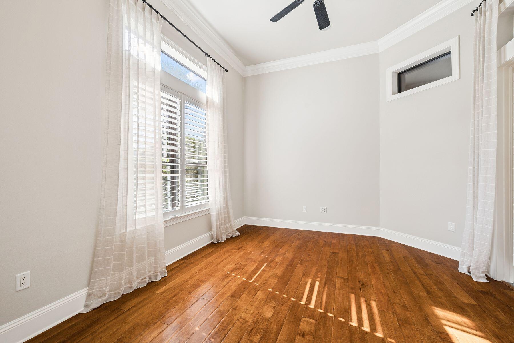 3400 Ravenwood Lane