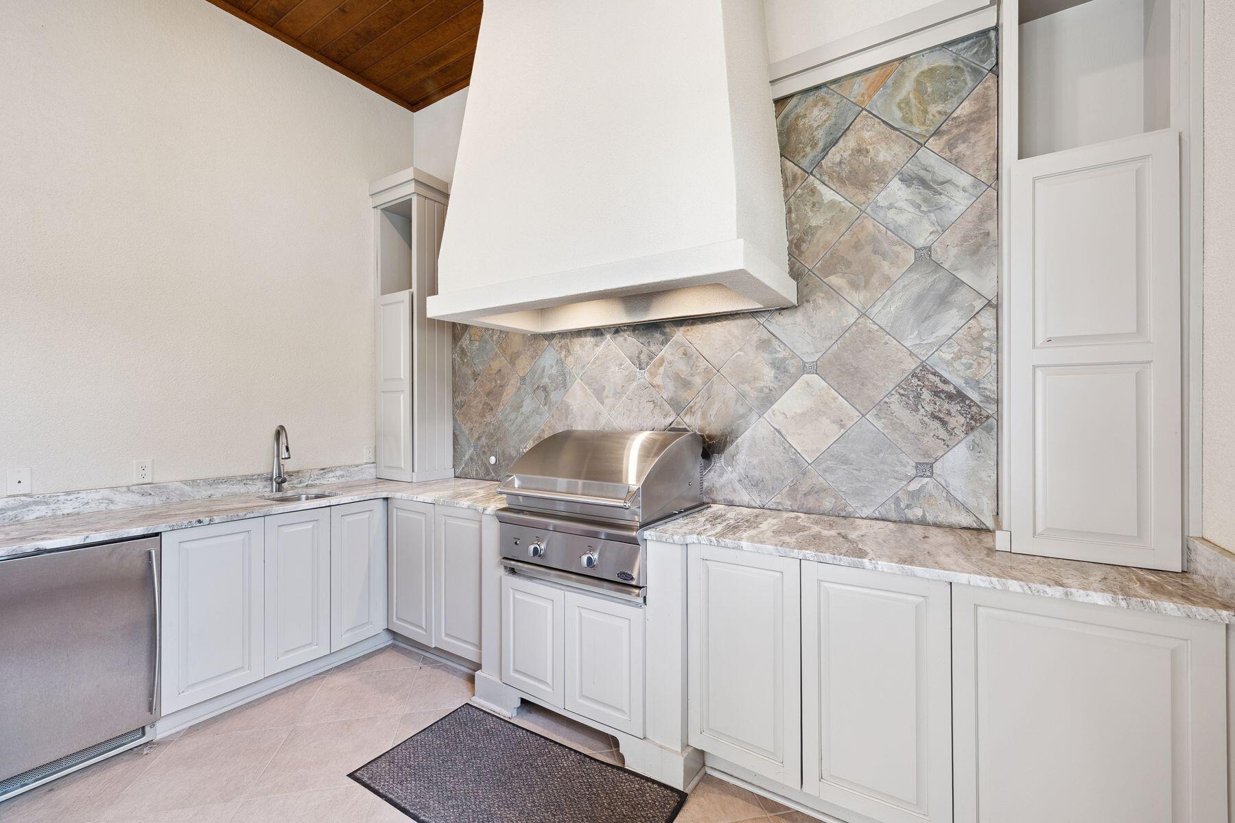 3400 Ravenwood Lane