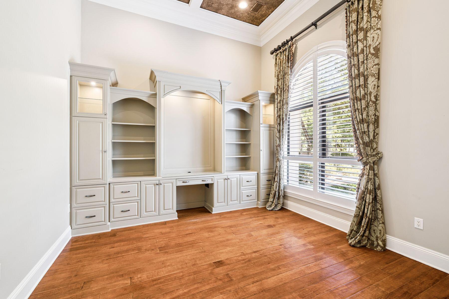 3400 Ravenwood Lane