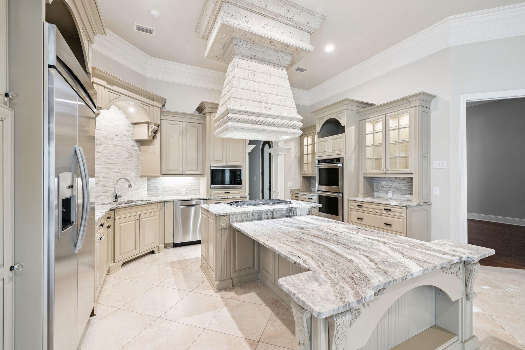 3400 Ravenwood Lane