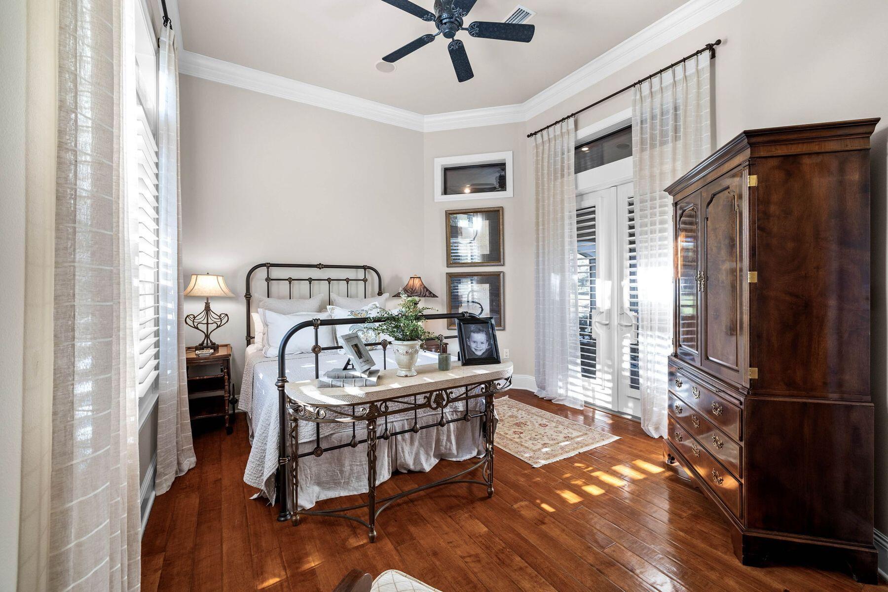 3400 Ravenwood Lane