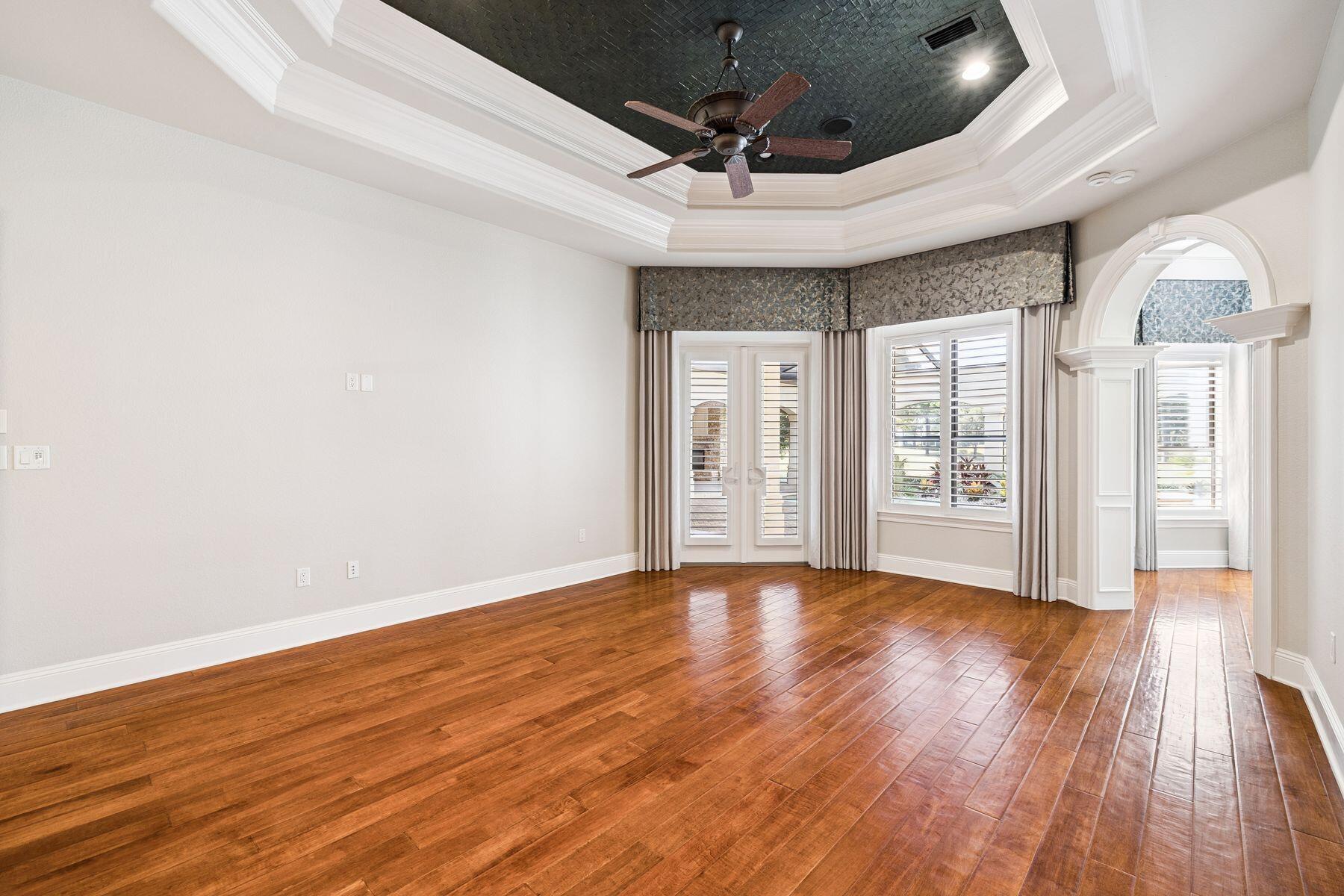 3400 Ravenwood Lane
