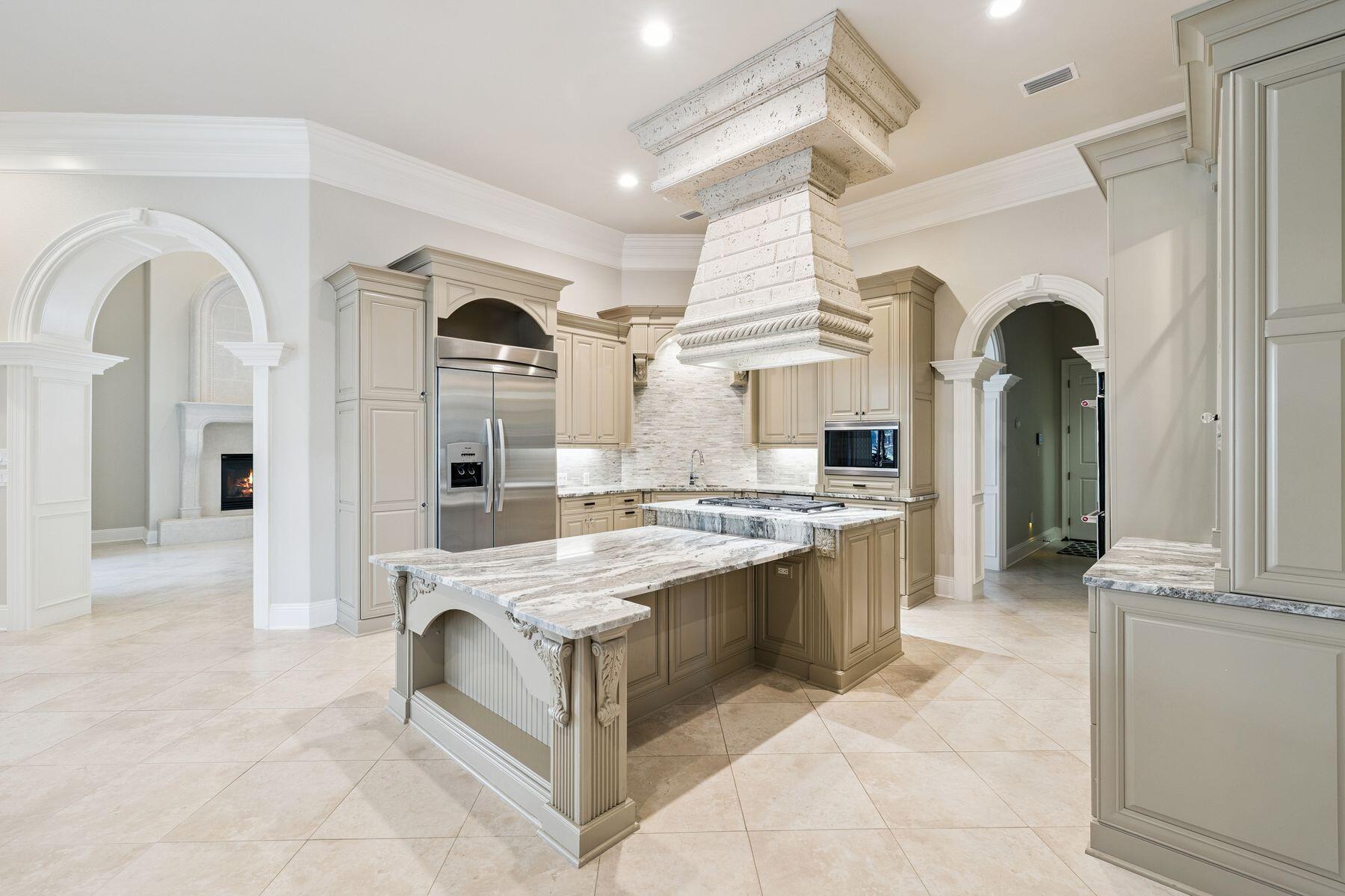 3400 Ravenwood Lane