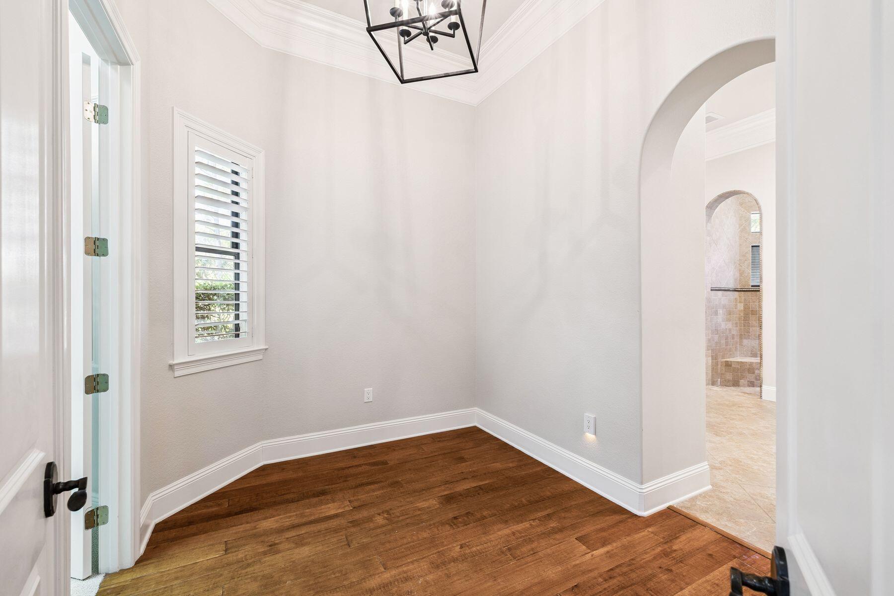 3400 Ravenwood Lane