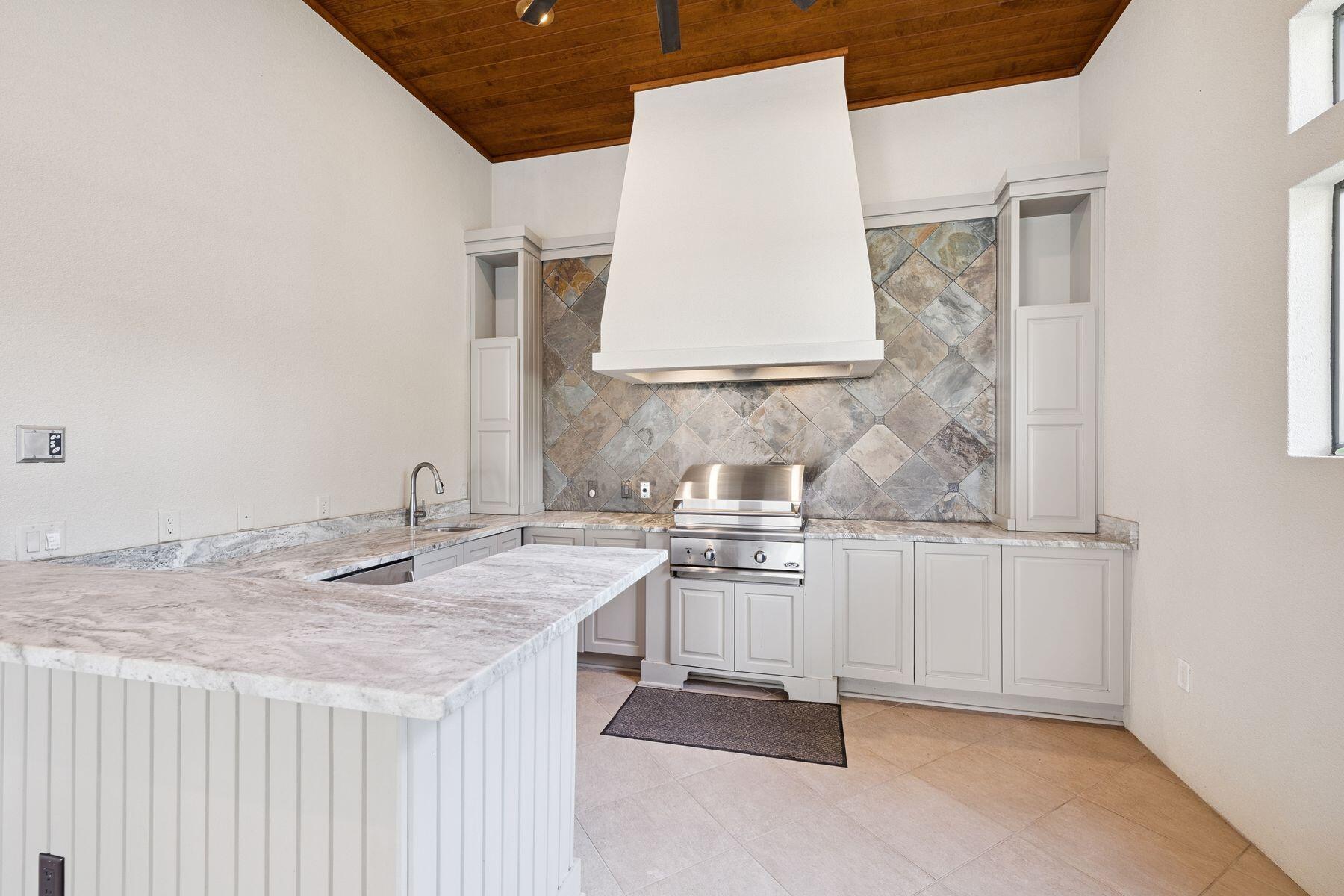 3400 Ravenwood Lane