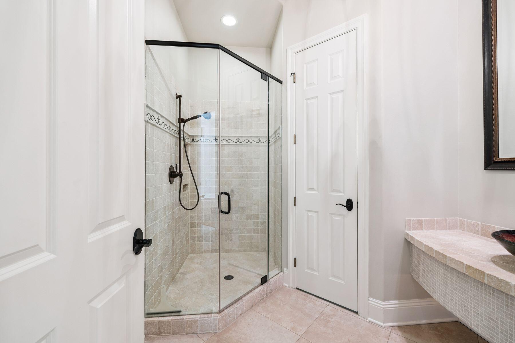 3400 Ravenwood Lane
