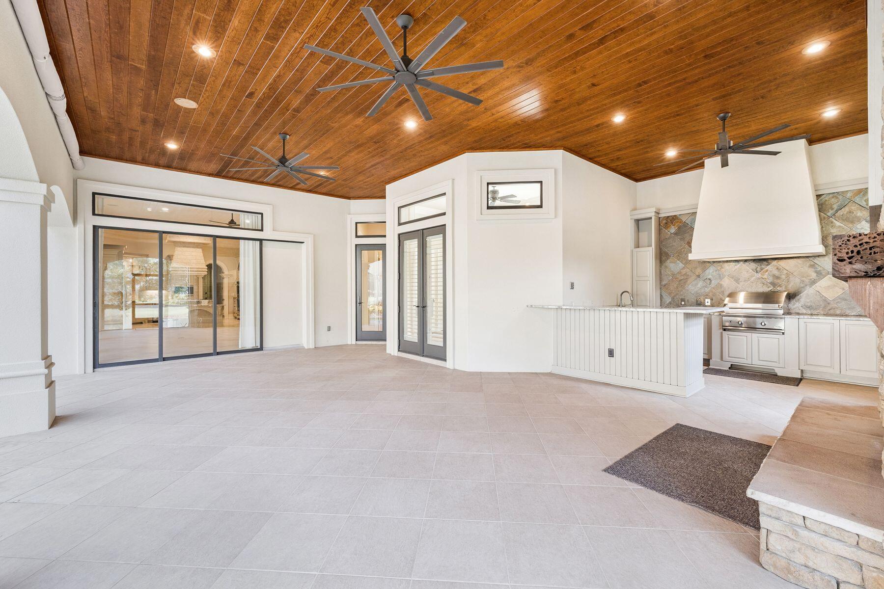 3400 Ravenwood Lane
