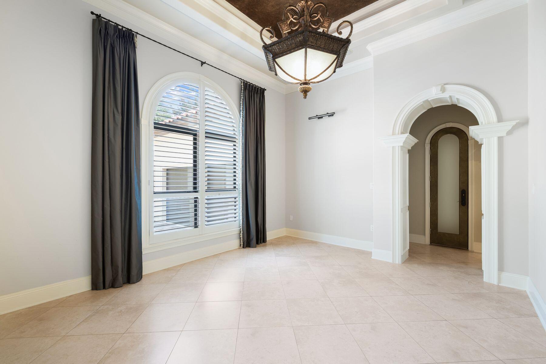 3400 Ravenwood Lane