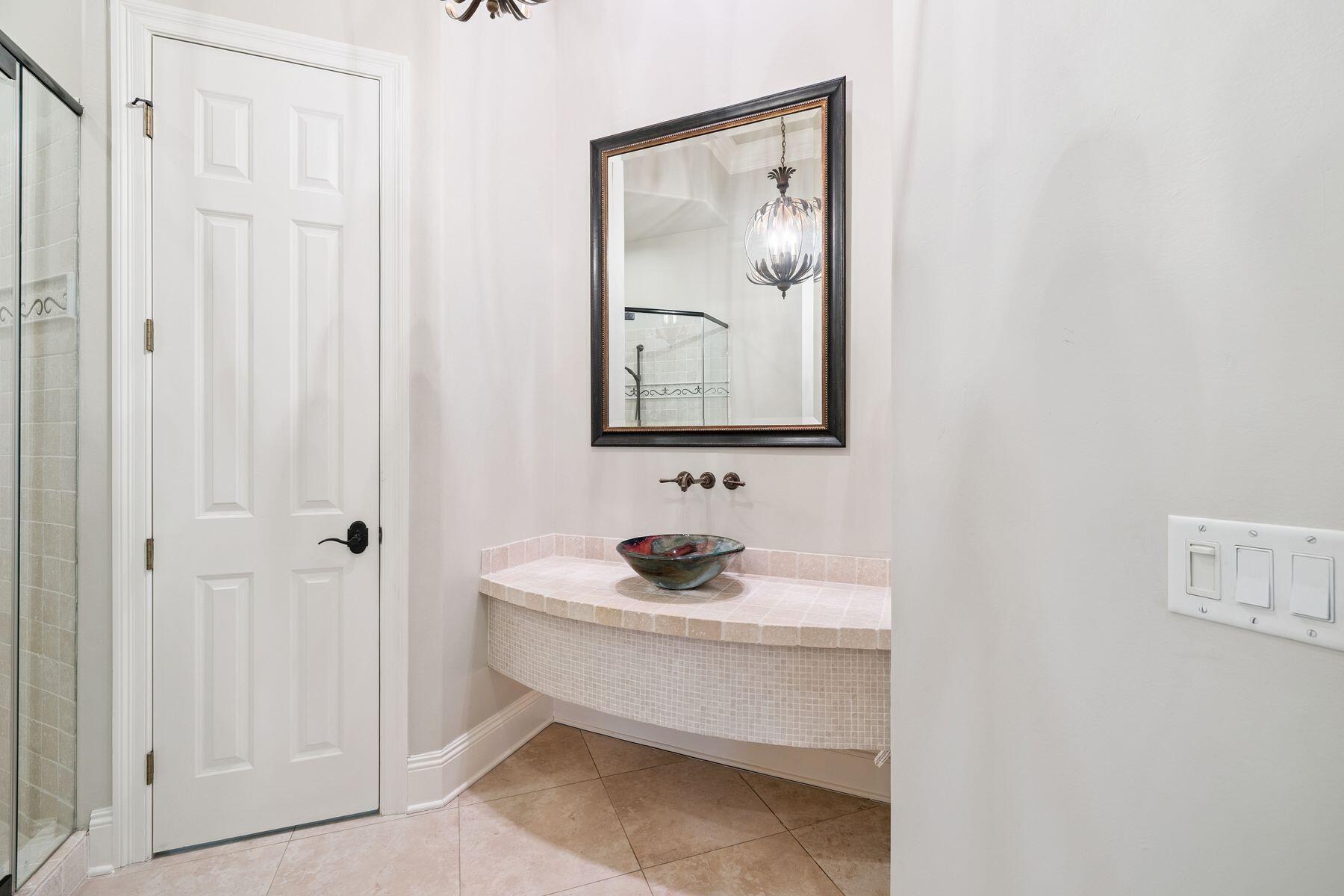 3400 Ravenwood Lane