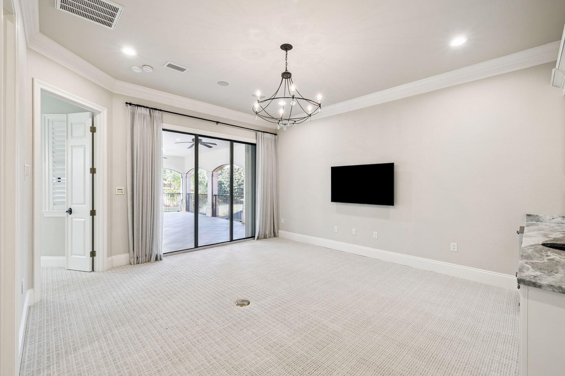 3400 Ravenwood Lane