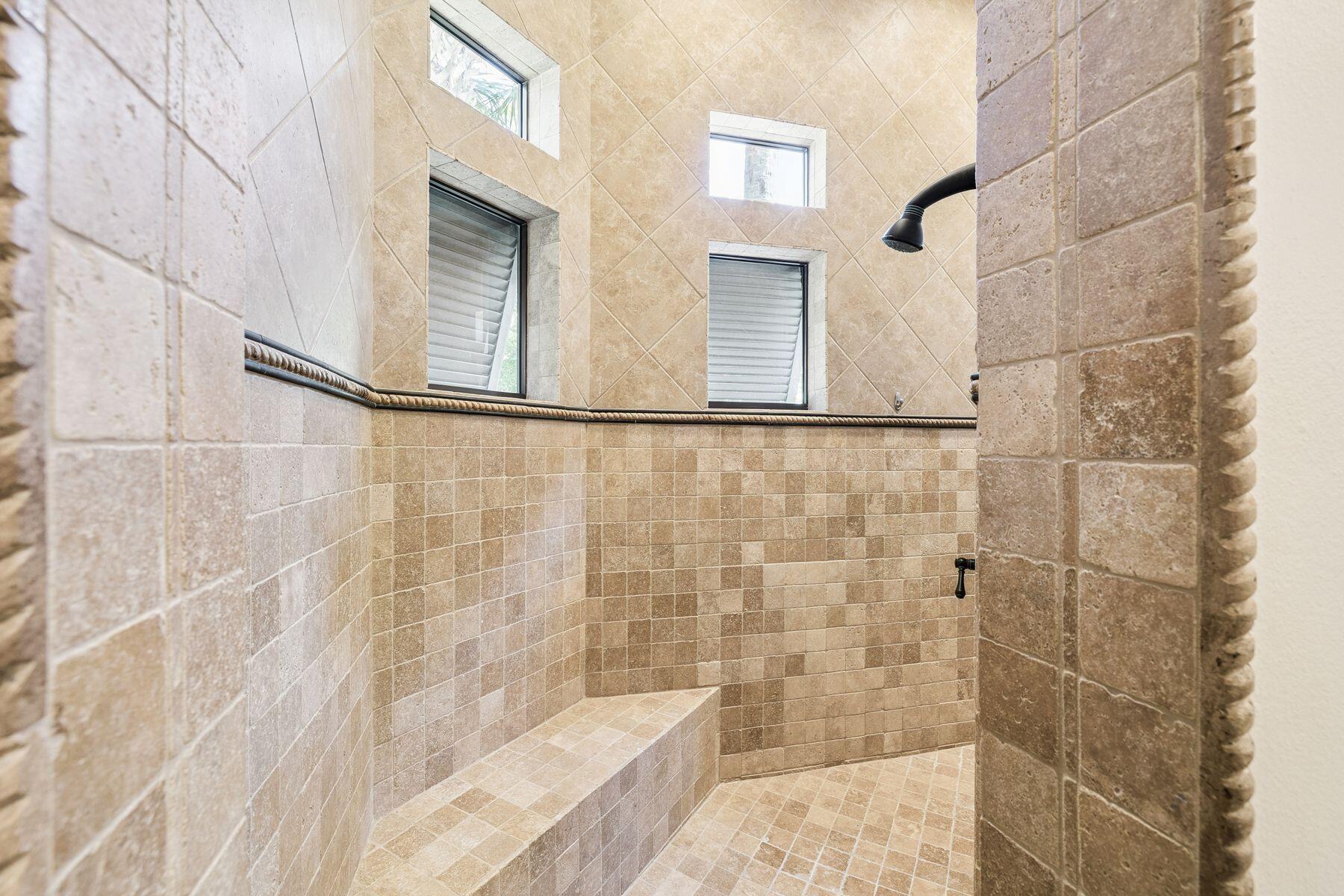 3400 Ravenwood Lane