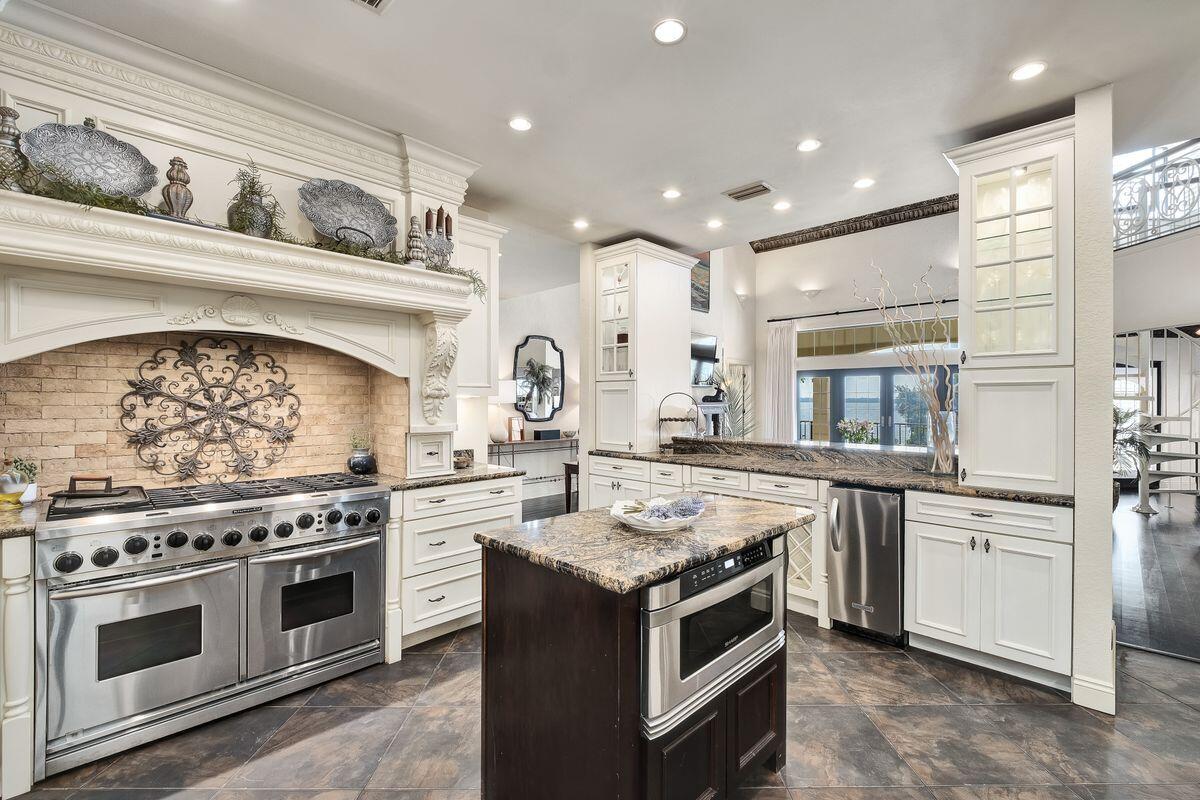 4544 Bayside Drive