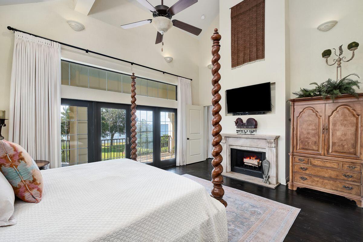 4544 Bayside Drive