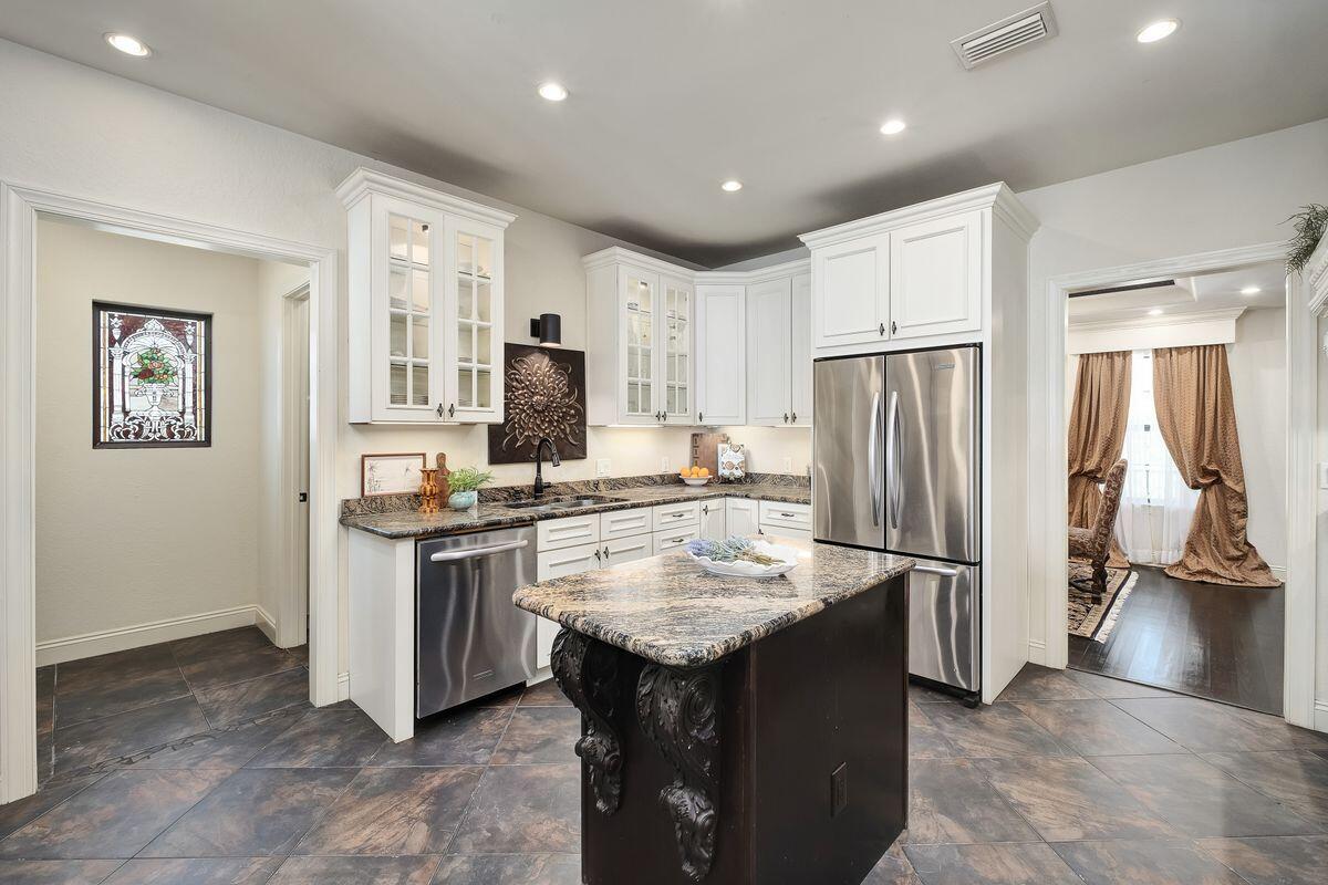 4544 Bayside Drive