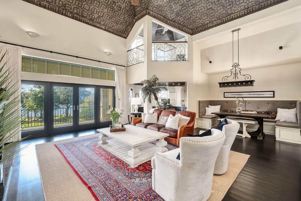 4544 Bayside Drive
