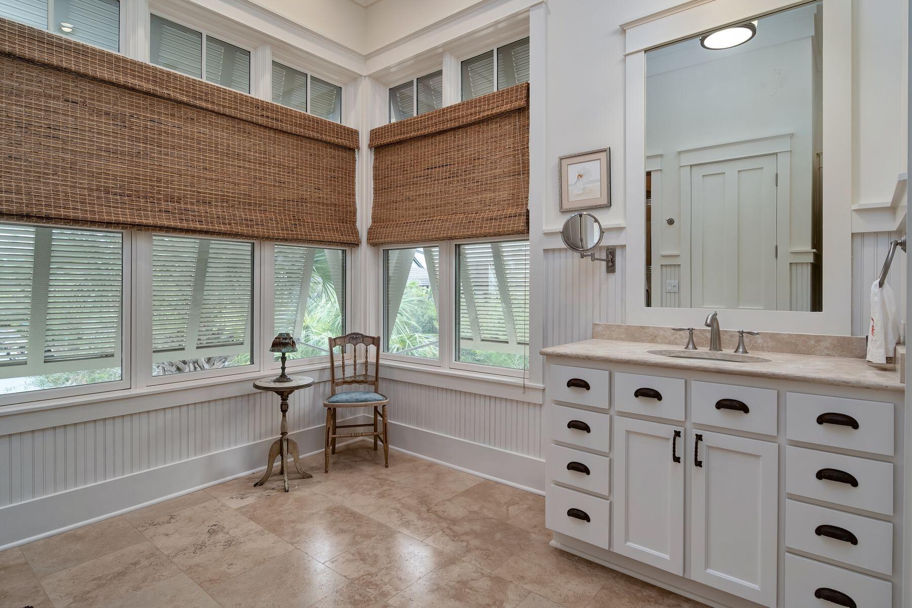 244 W Bermuda Drive