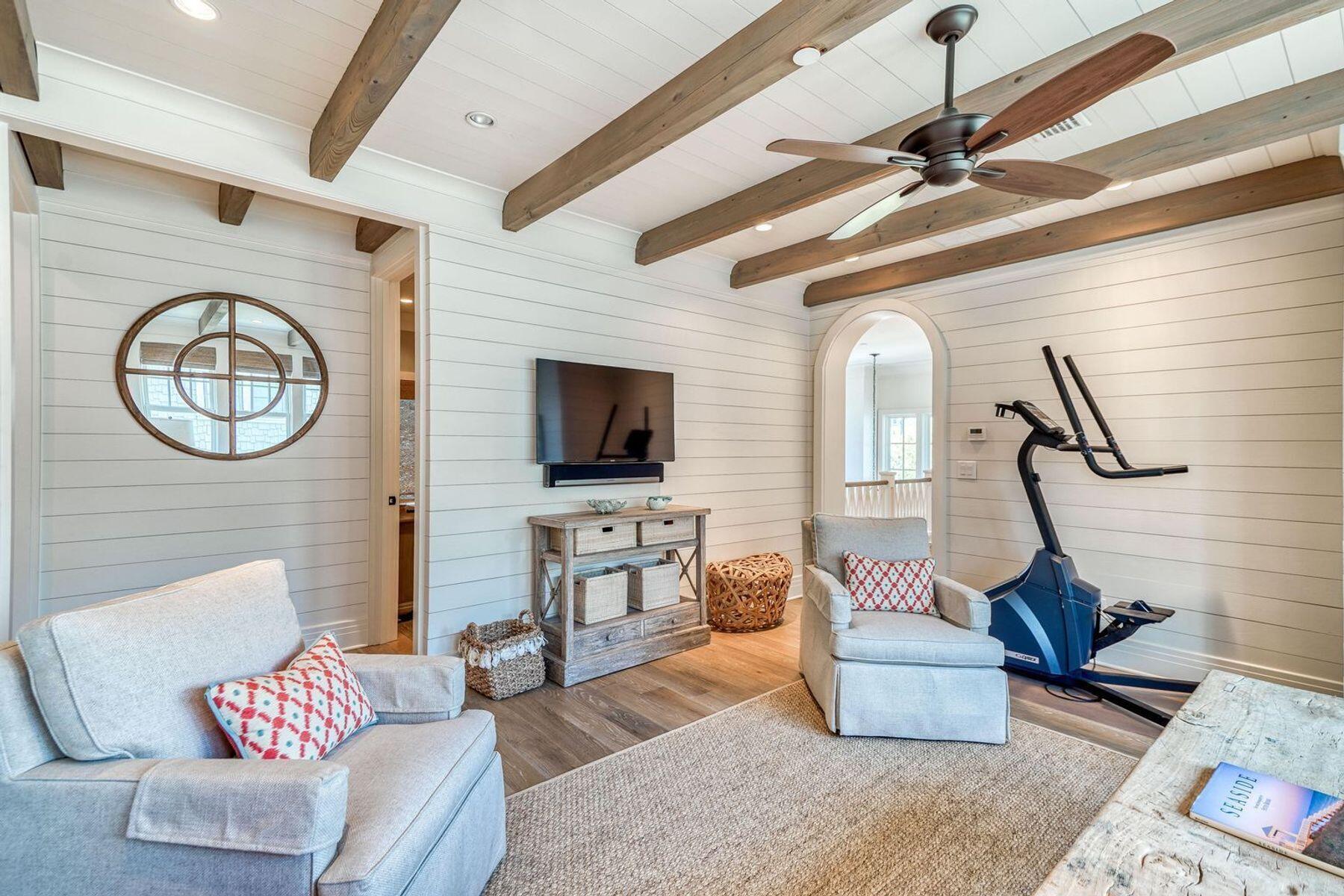 29 W Yacht Pond Lane