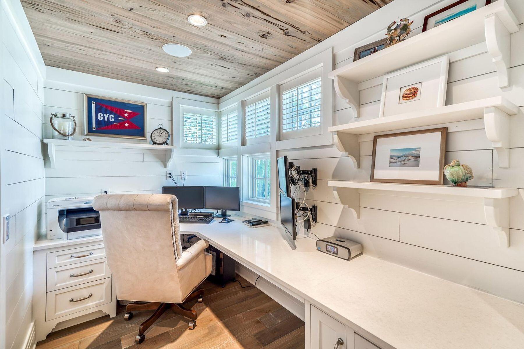 29 W Yacht Pond Lane