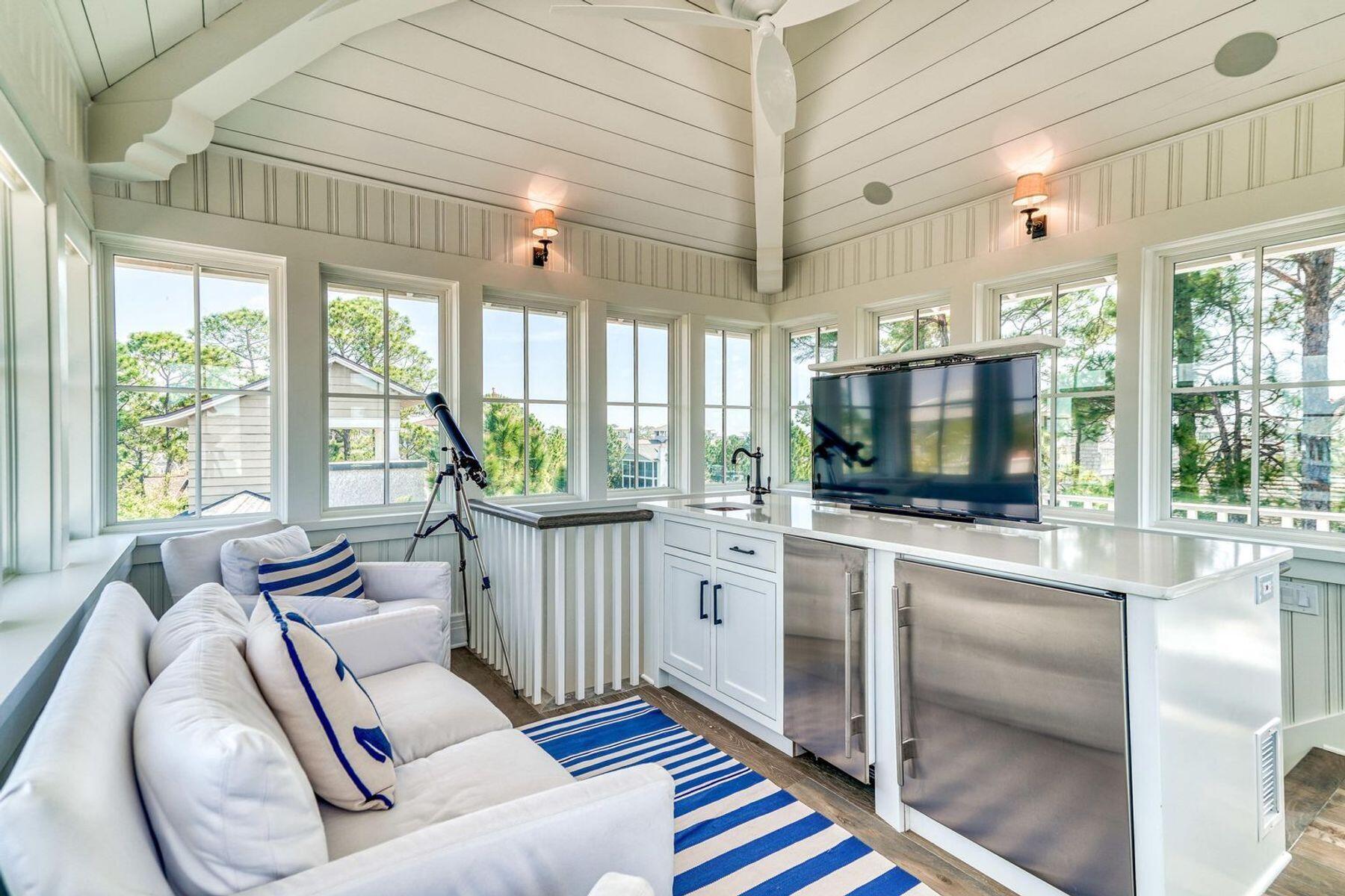 29 W Yacht Pond Lane