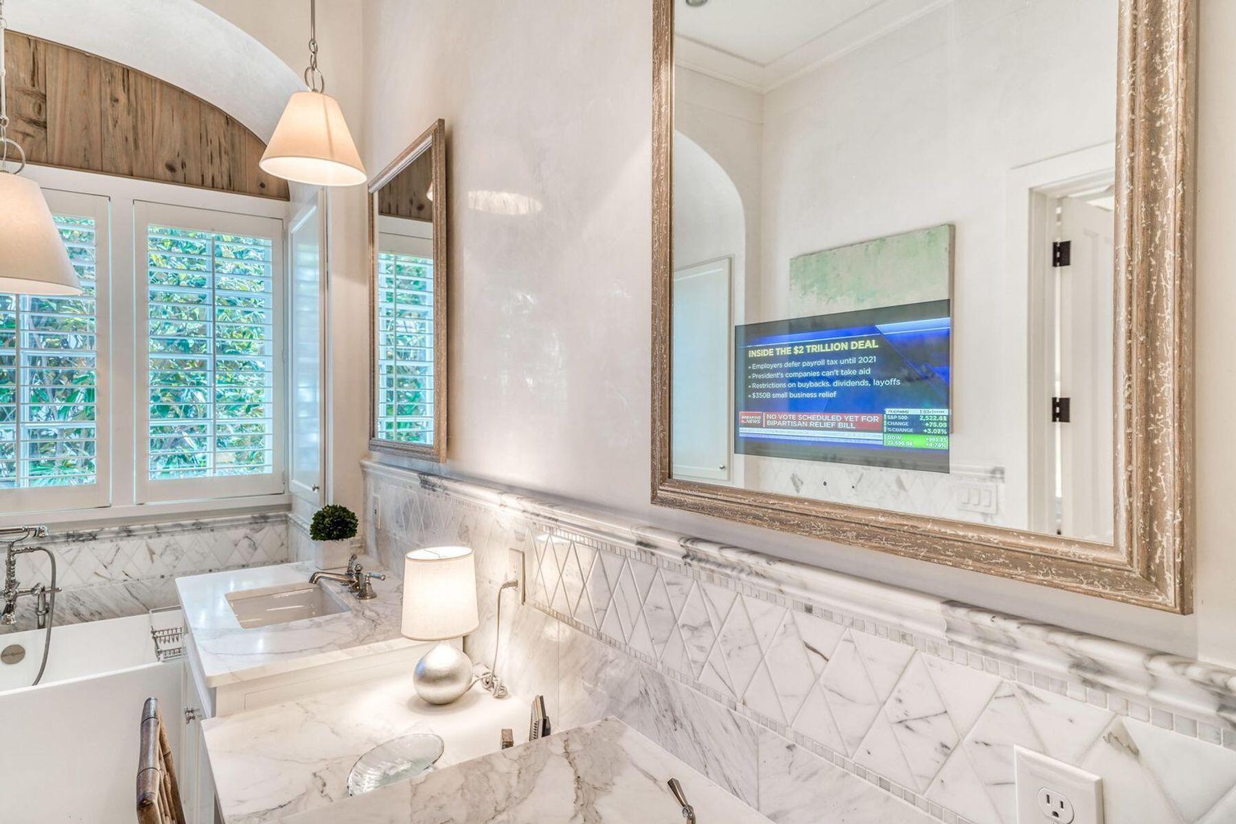 29 W Yacht Pond Lane