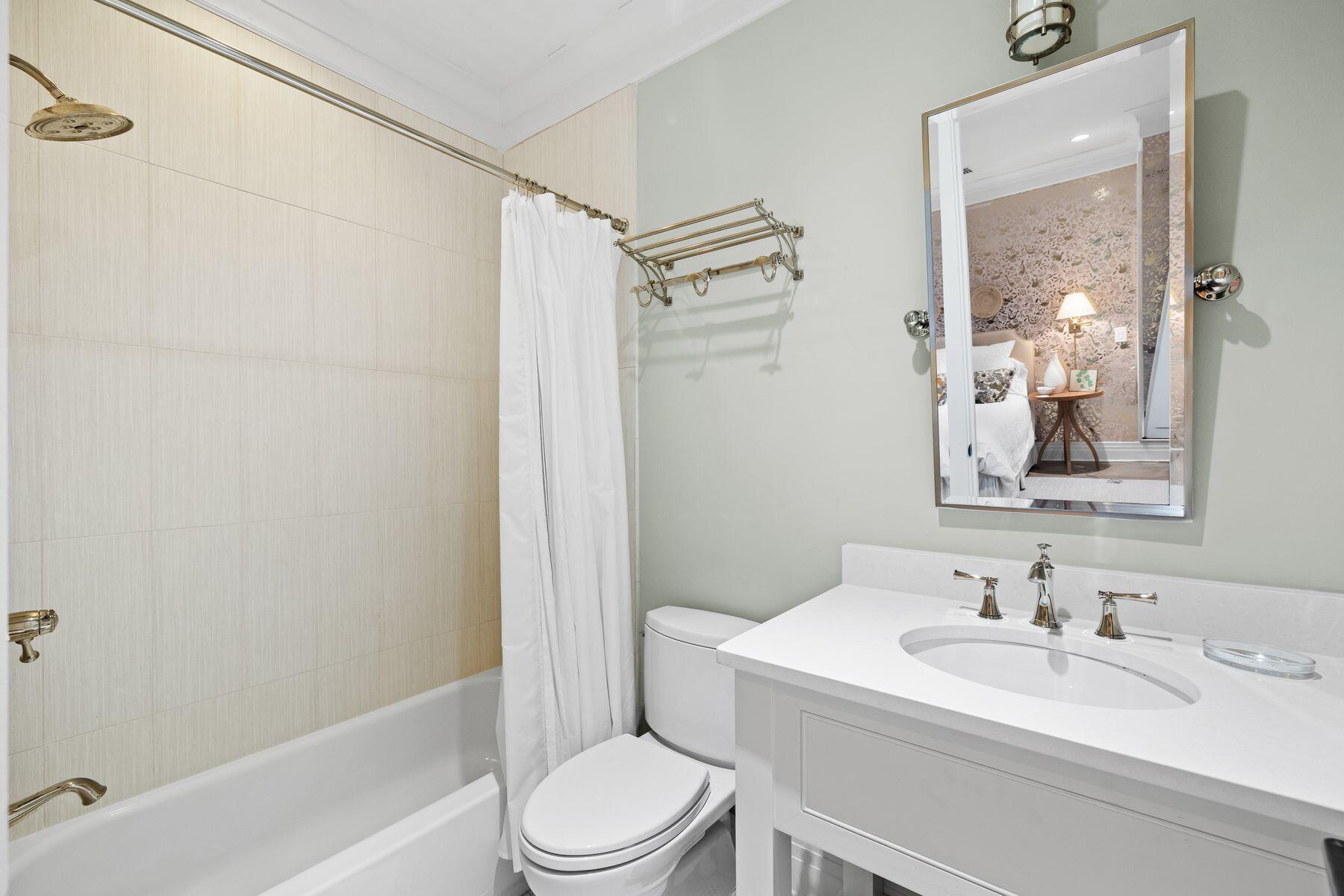 29 W Yacht Pond Lane