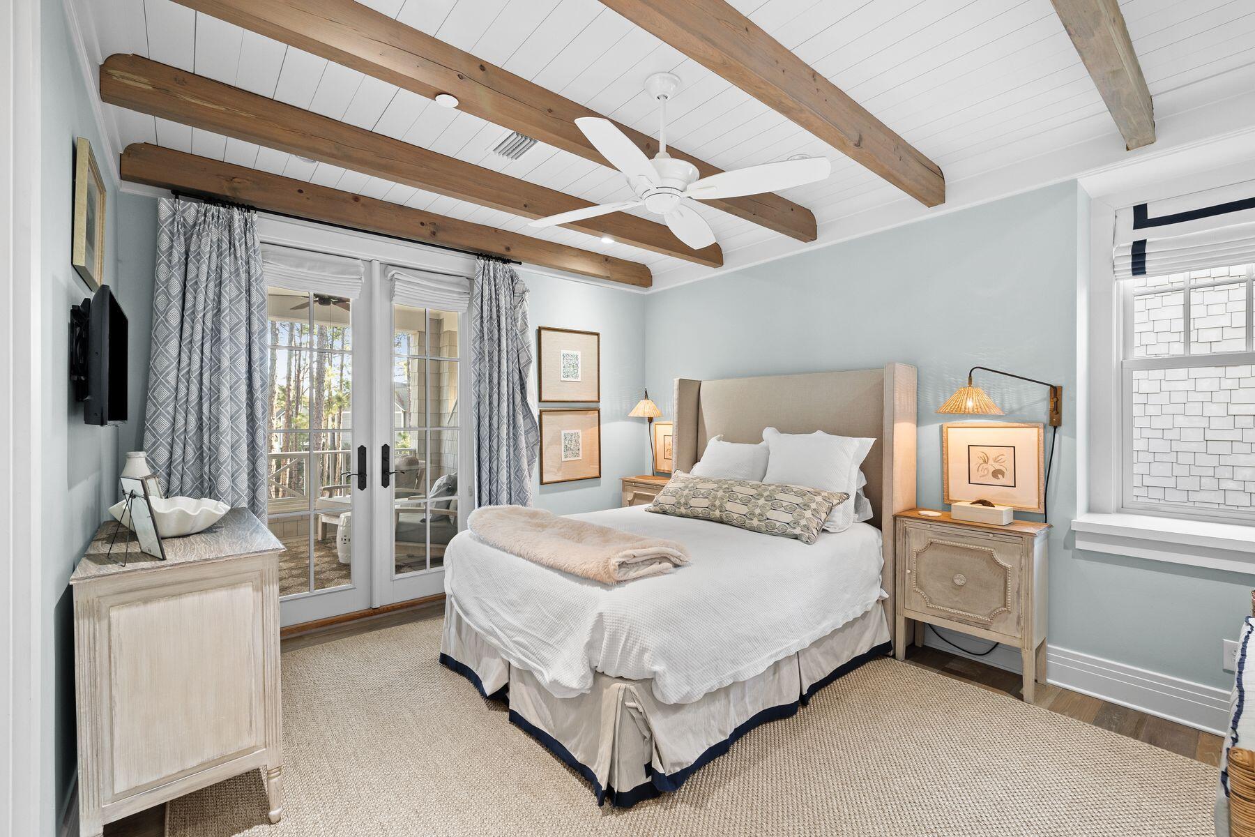 29 W Yacht Pond Lane