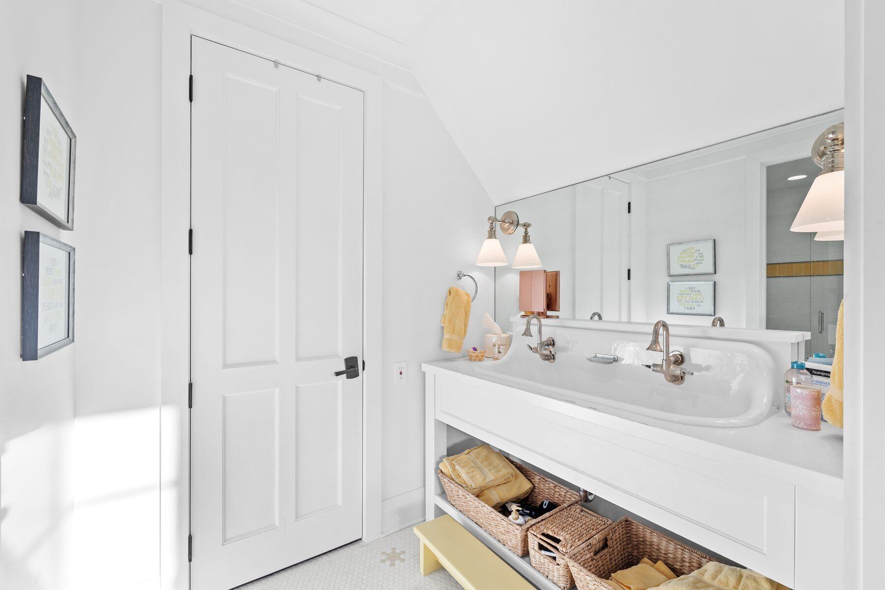 29 W Yacht Pond Lane