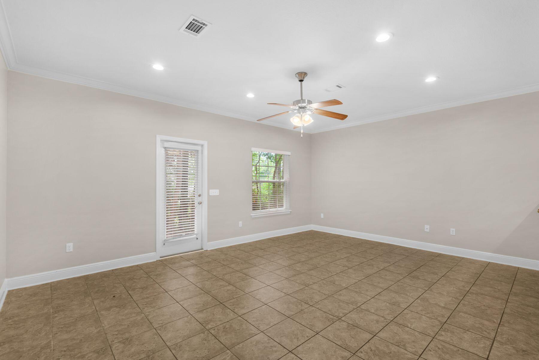 17 W Shady Oaks Lane UNIT C