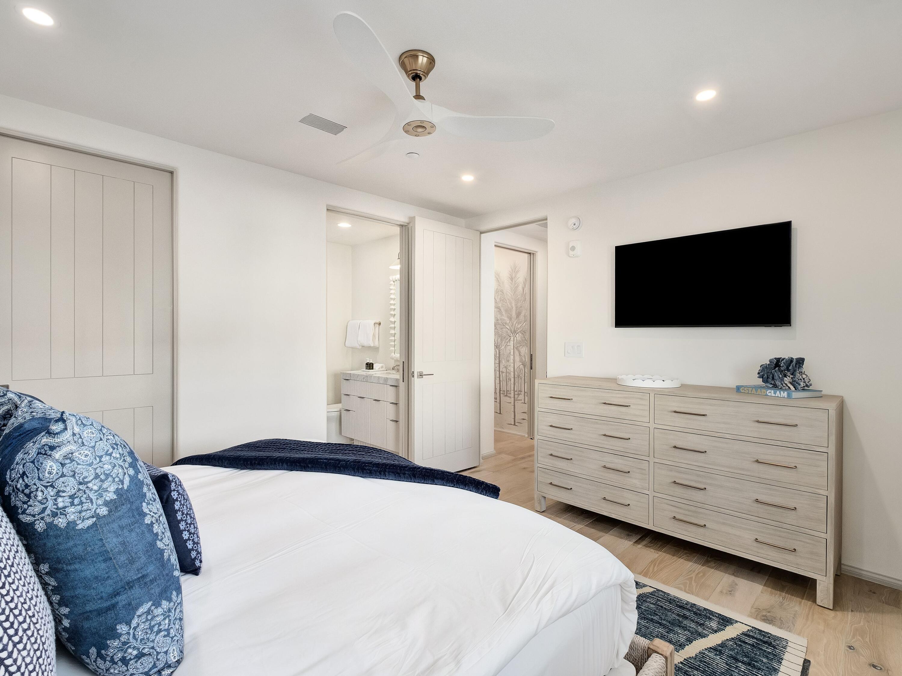 45 W Solaire Way 303