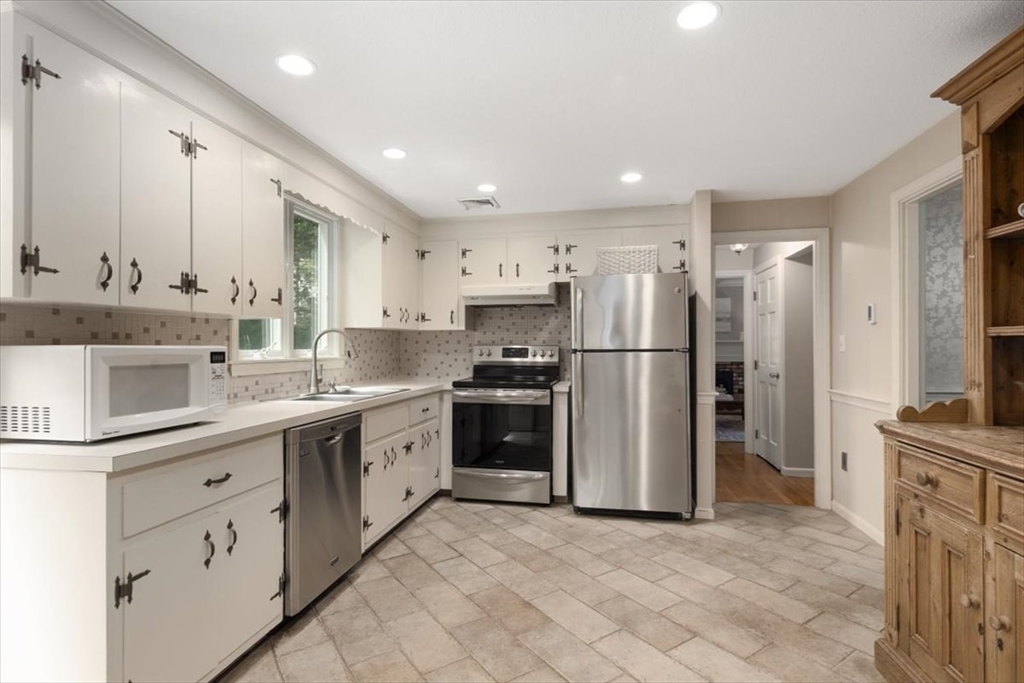 80 Buttonwood Lane ($75K Over Asking)