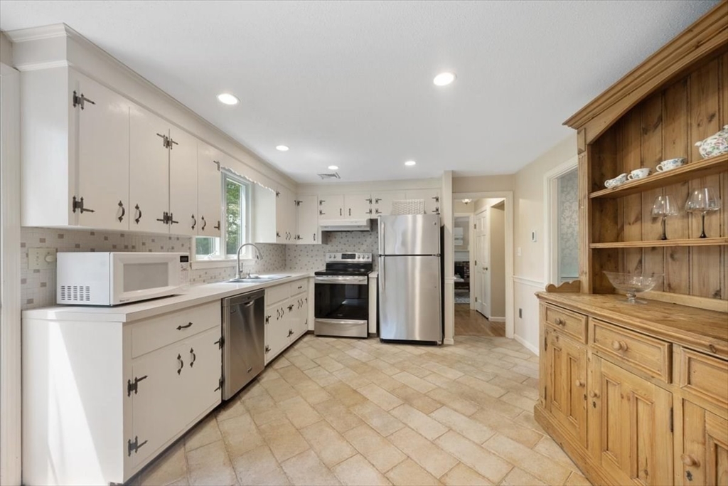 80 Buttonwood Lane ($75K Over Asking)