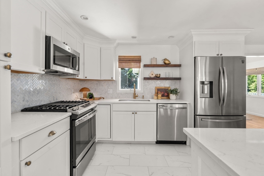 63 Massasoit Ln