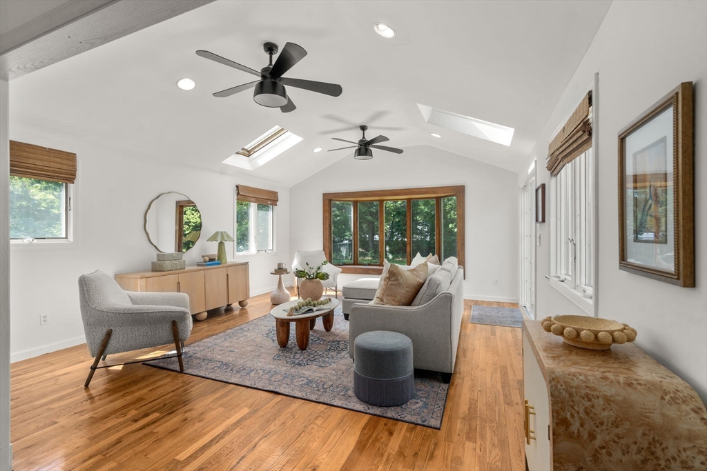 63 Massasoit Ln