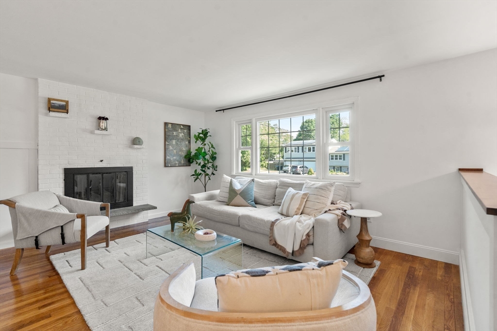63 Massasoit Ln
